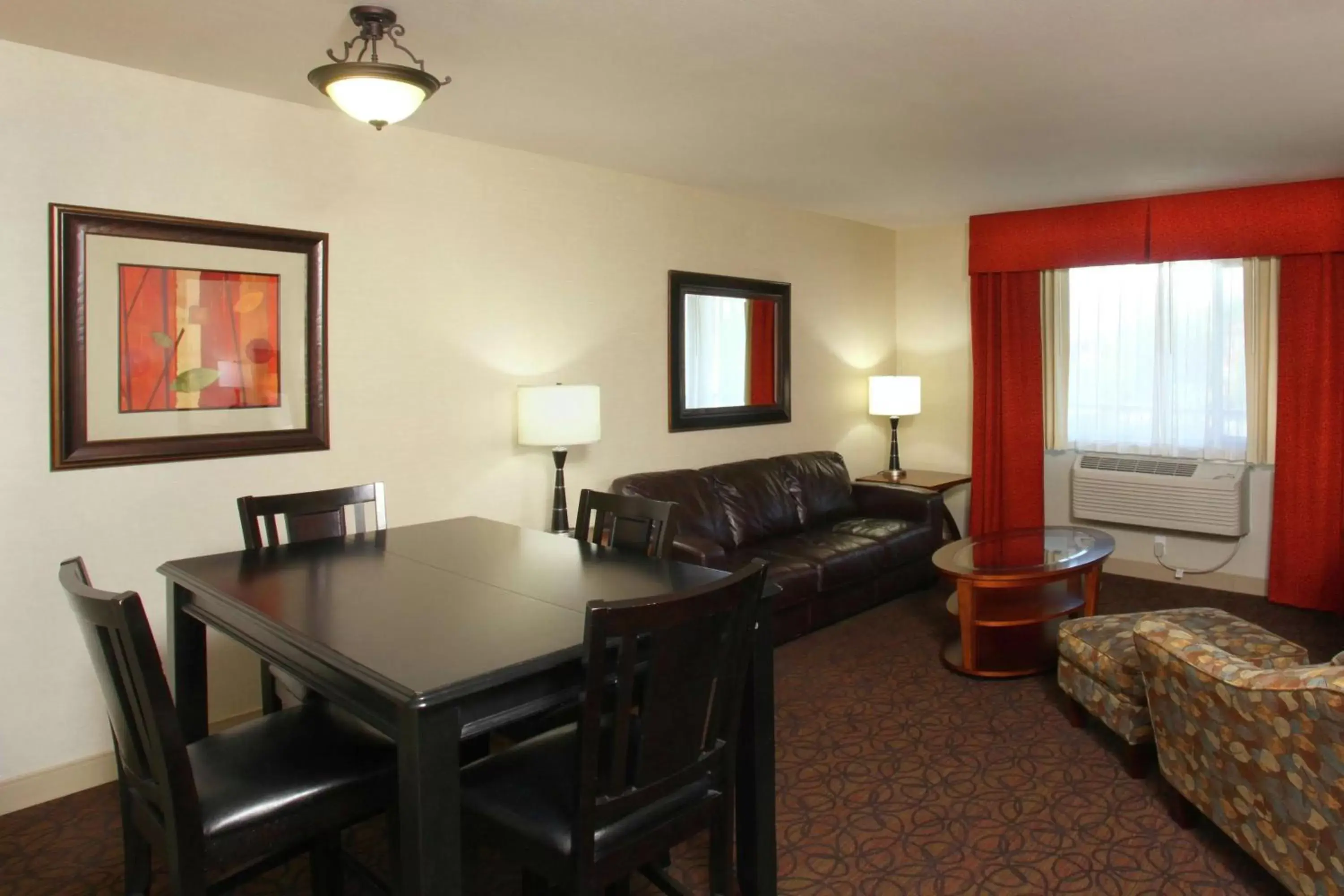 Bedroom, Dining Area in Hampton Inn Richland-Tri Cities