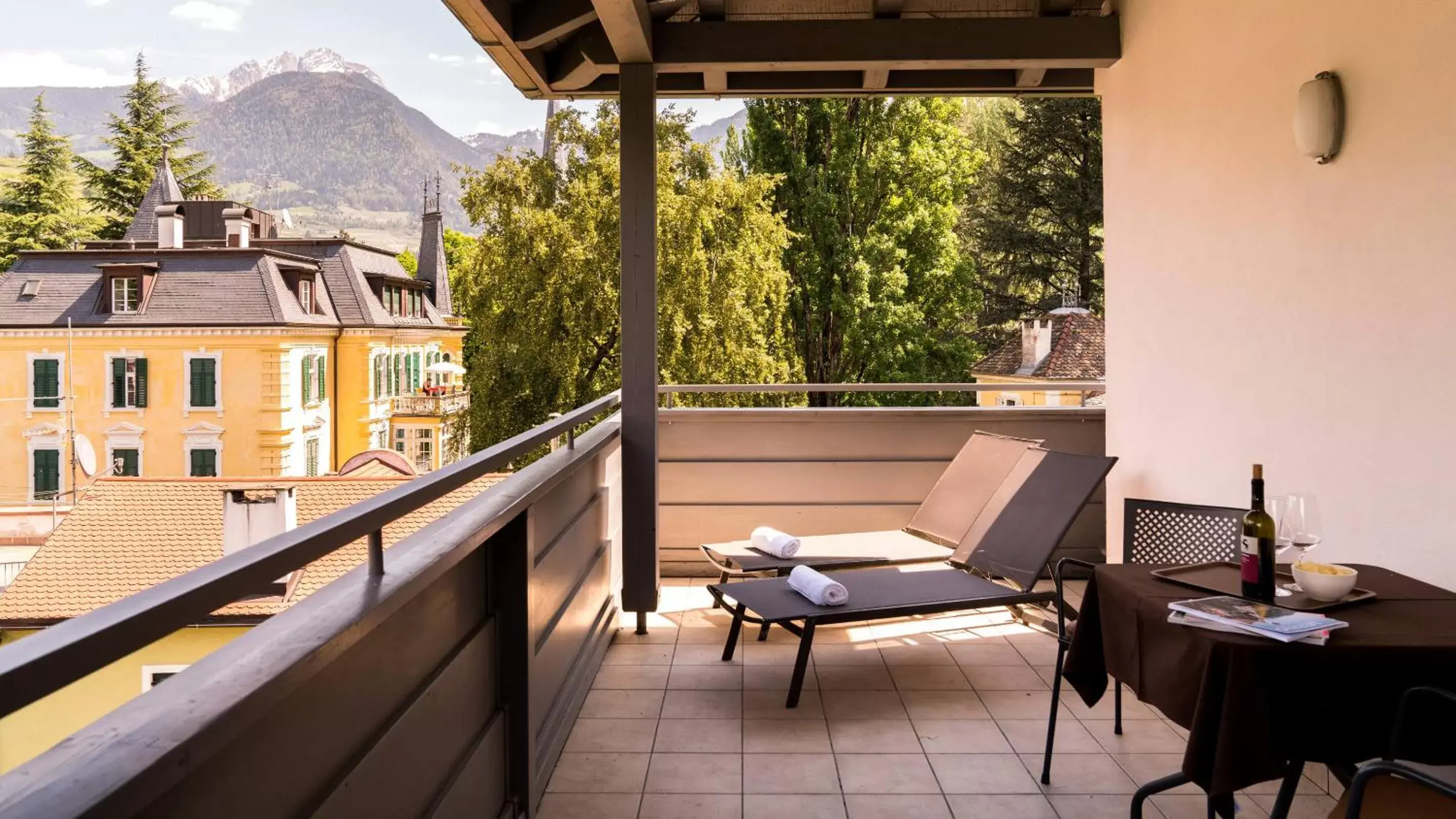 Balcony/Terrace in Flora Hotel & Suites