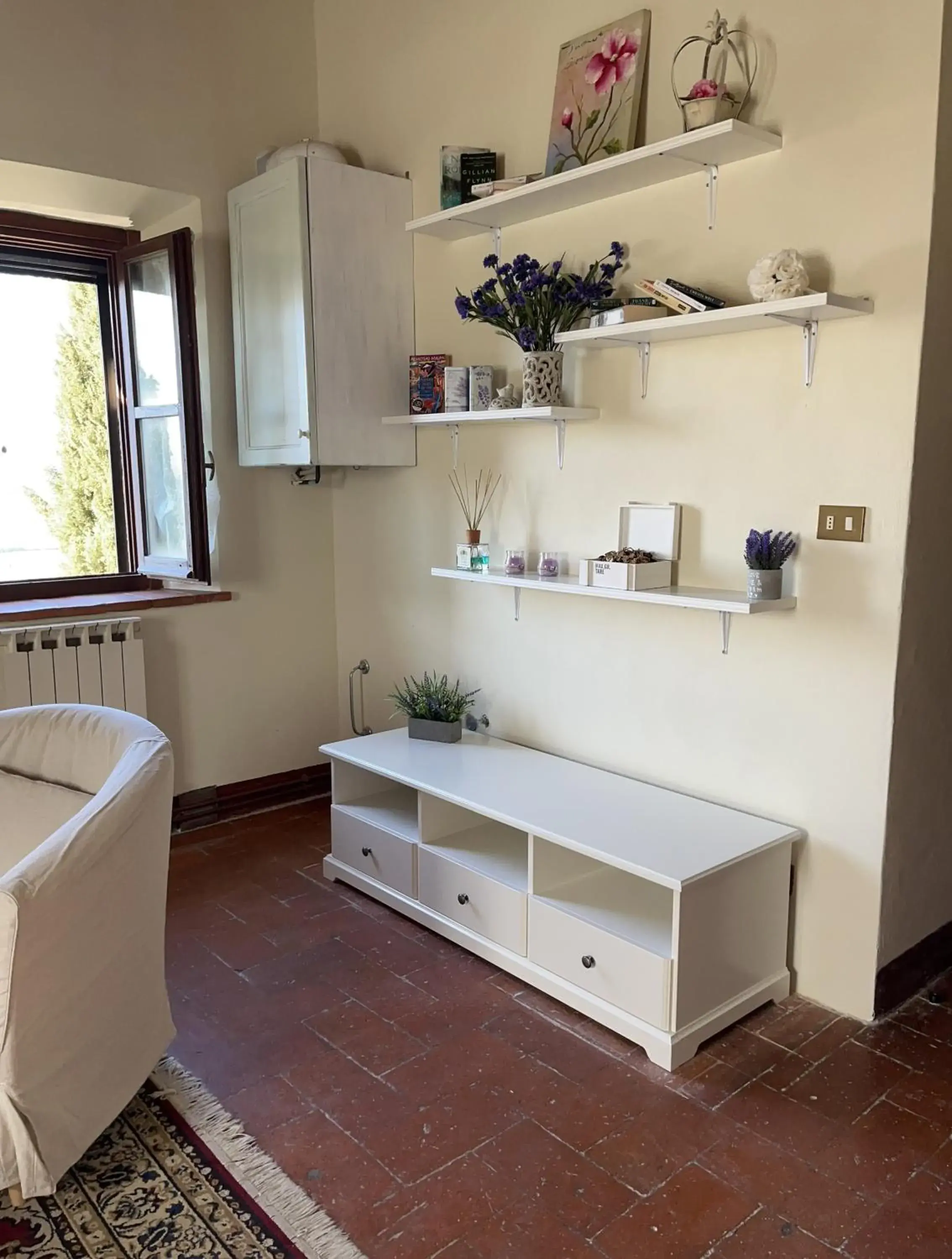 Living room, Bathroom in Villa Schiatti