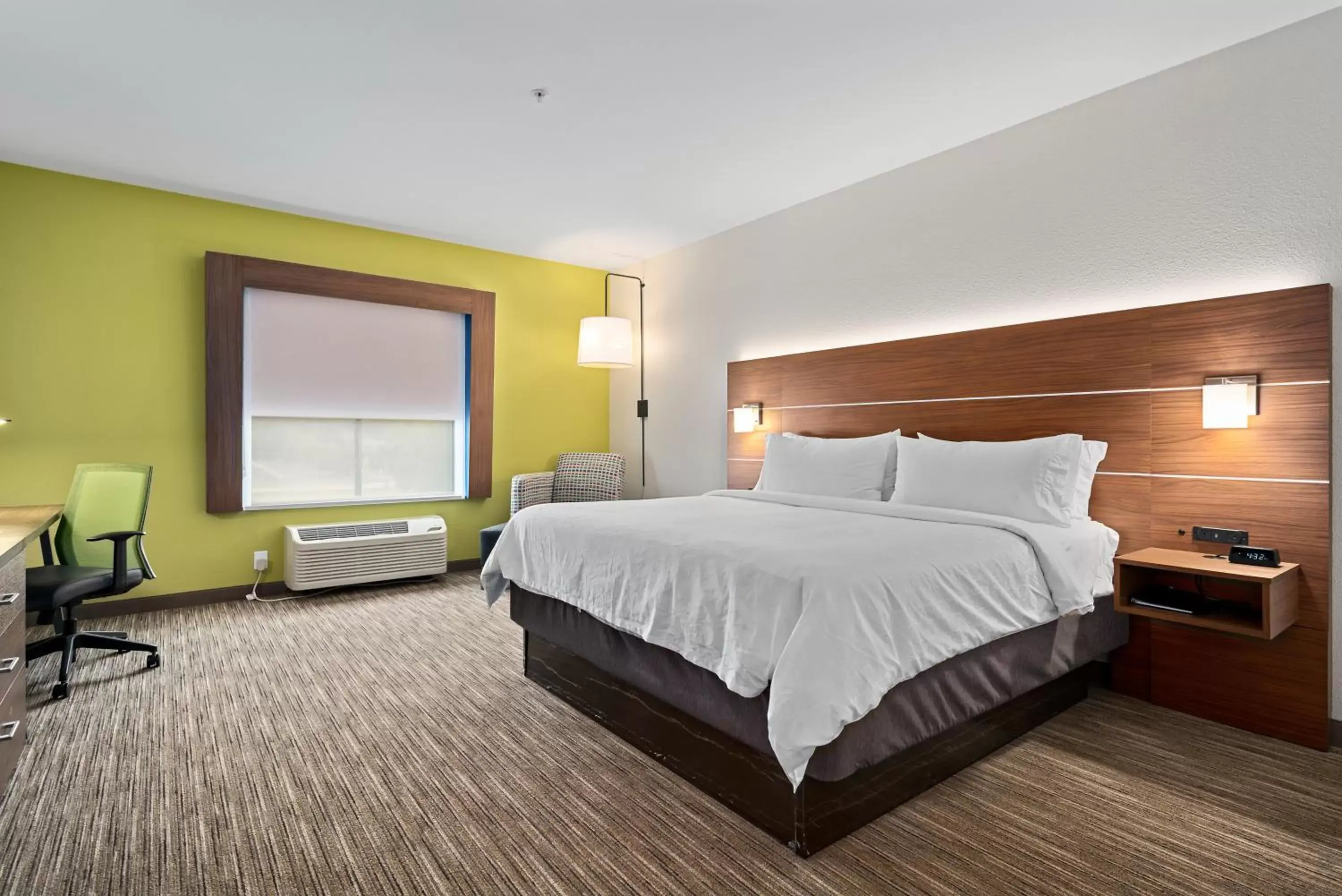 Photo of the whole room, Bed in Holiday Inn Express & Suites Van Buren-Fort Smith Area, an IHG Hotel
