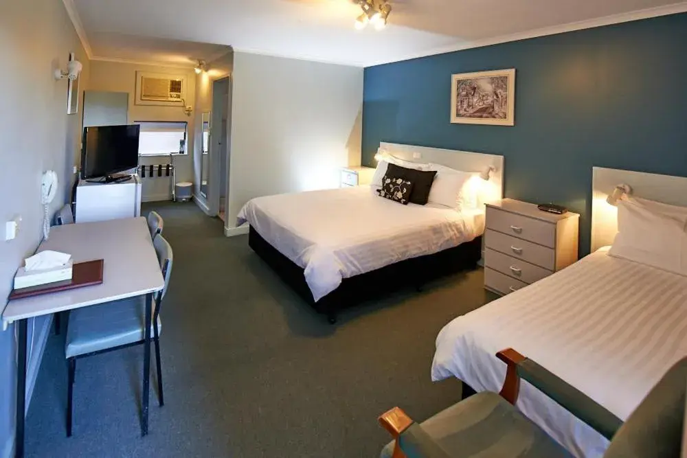 Photo of the whole room, Bed in Figtree Motel