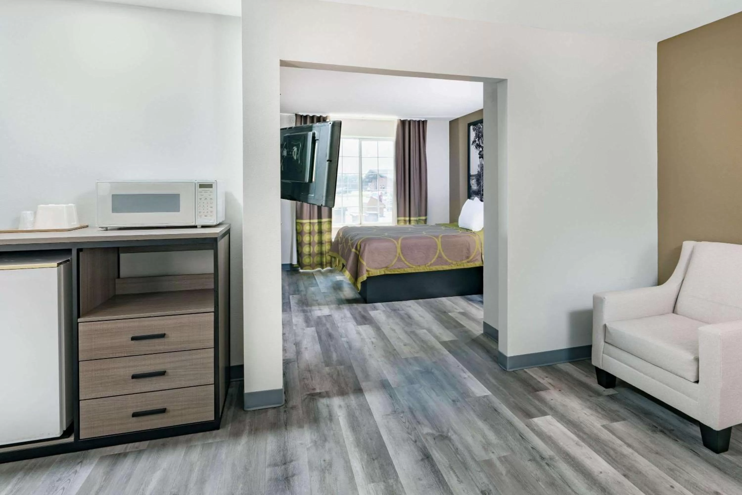 Photo of the whole room, Bed in Super 8 by Wyndham Amarillo West