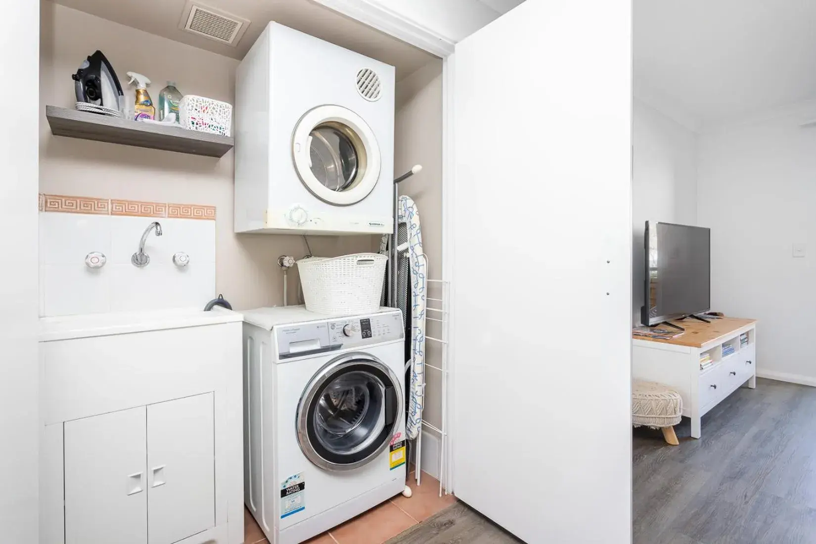 laundry, Kitchen/Kitchenette in Nautica Residences Hillarys