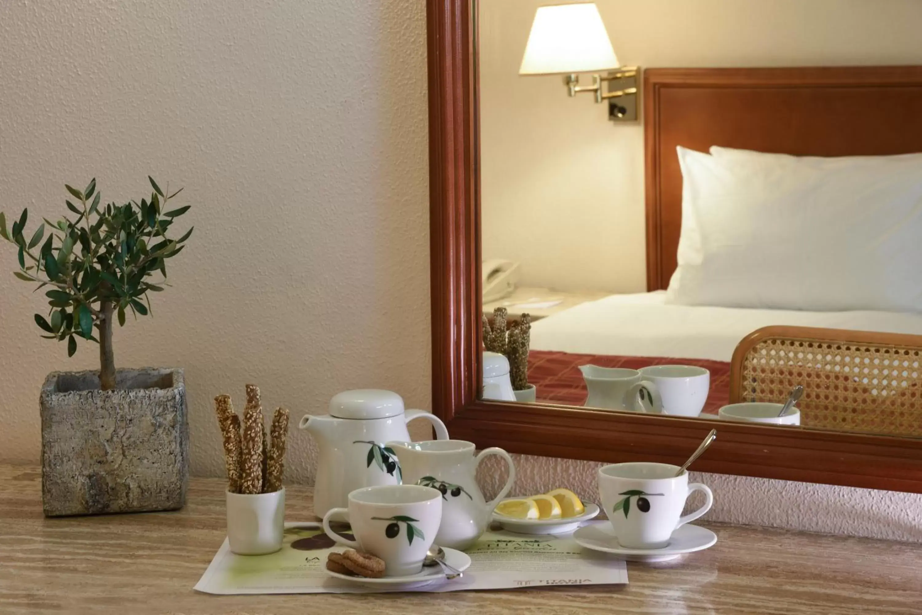 Coffee/tea facilities, Bed in Titania Hotel