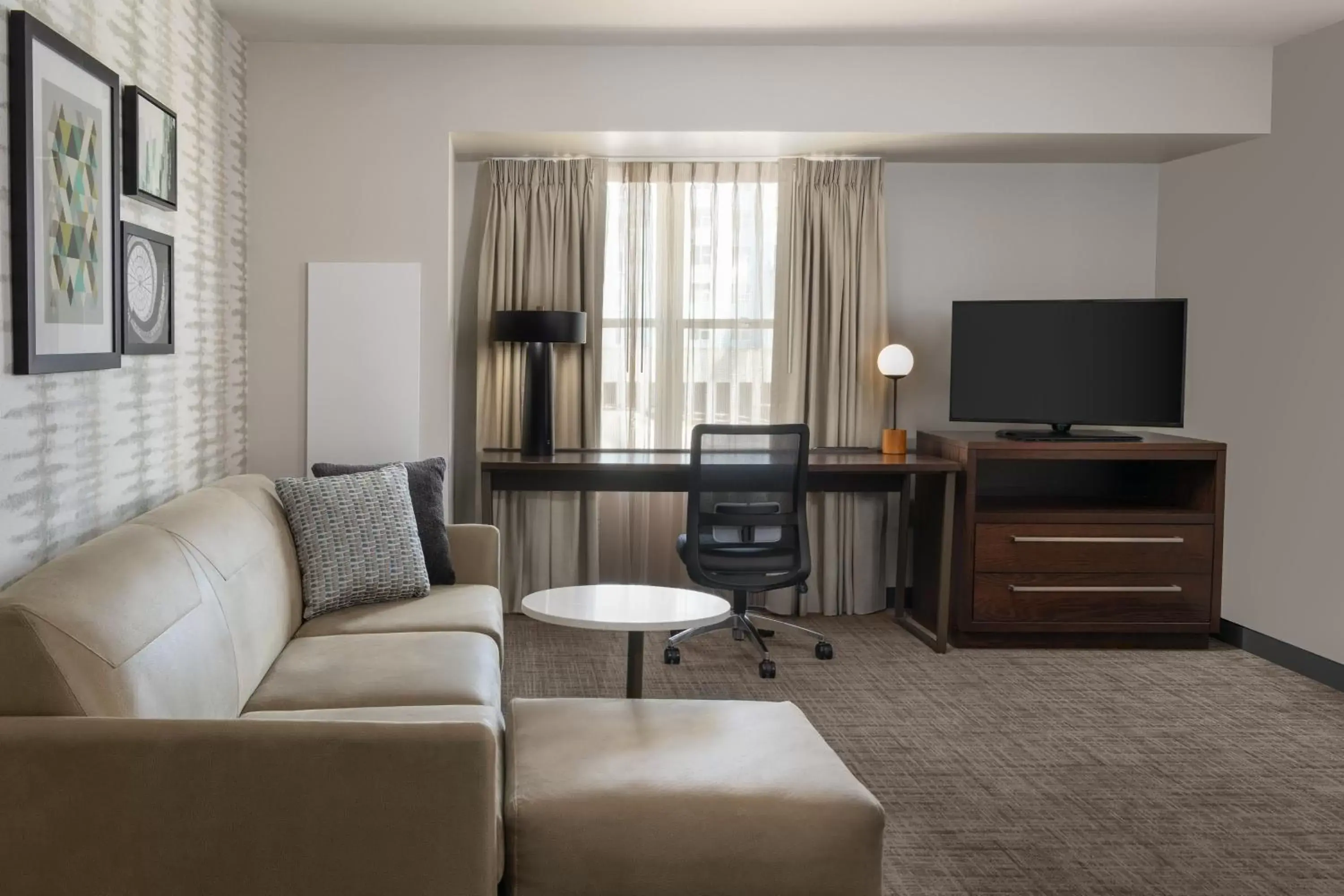 Bedroom, Seating Area in Residence Inn by Marriott Kansas City at The Legends