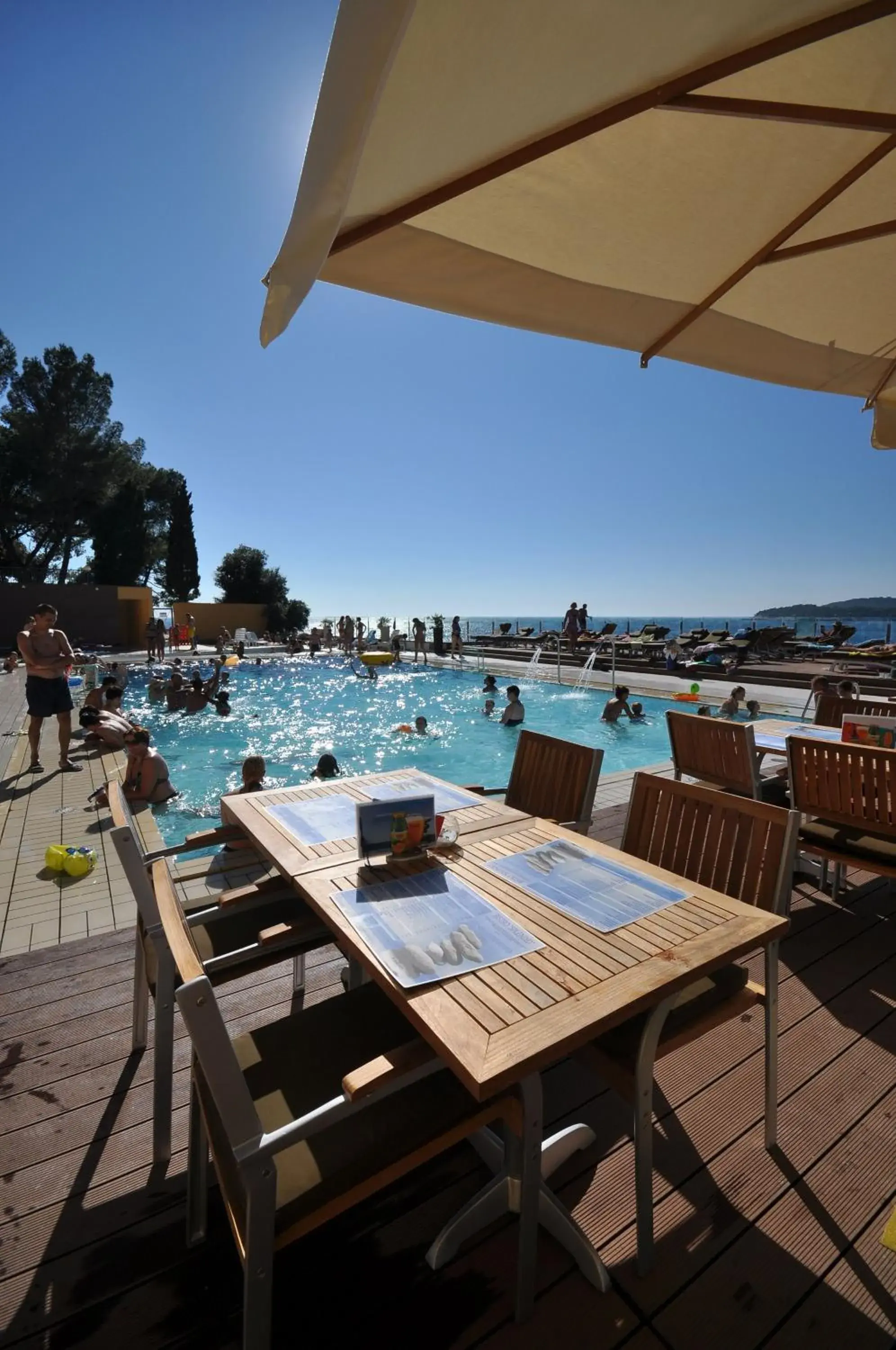 Swimming pool, Restaurant/Places to Eat in Horizont Resort