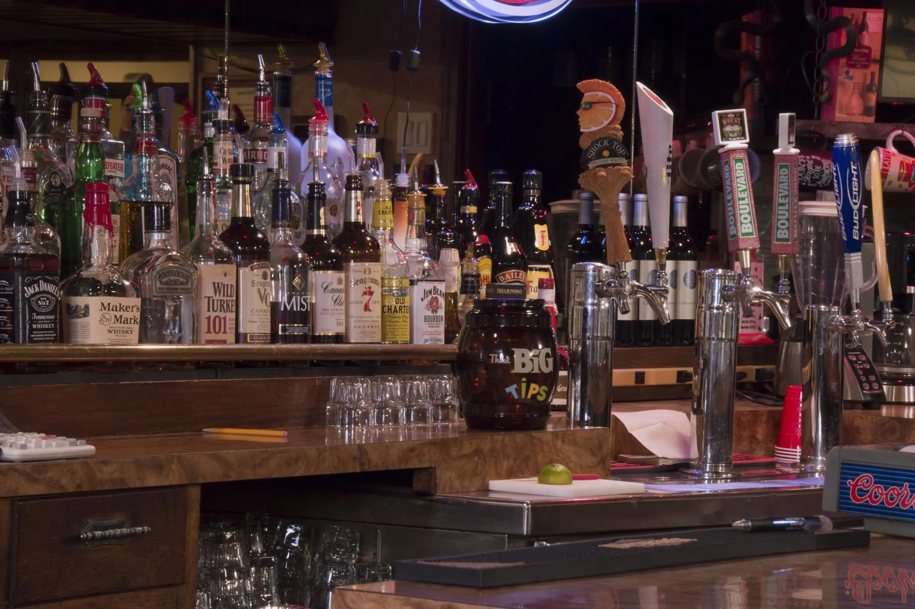 Drinks in Lamplighter Inn and Suites - North