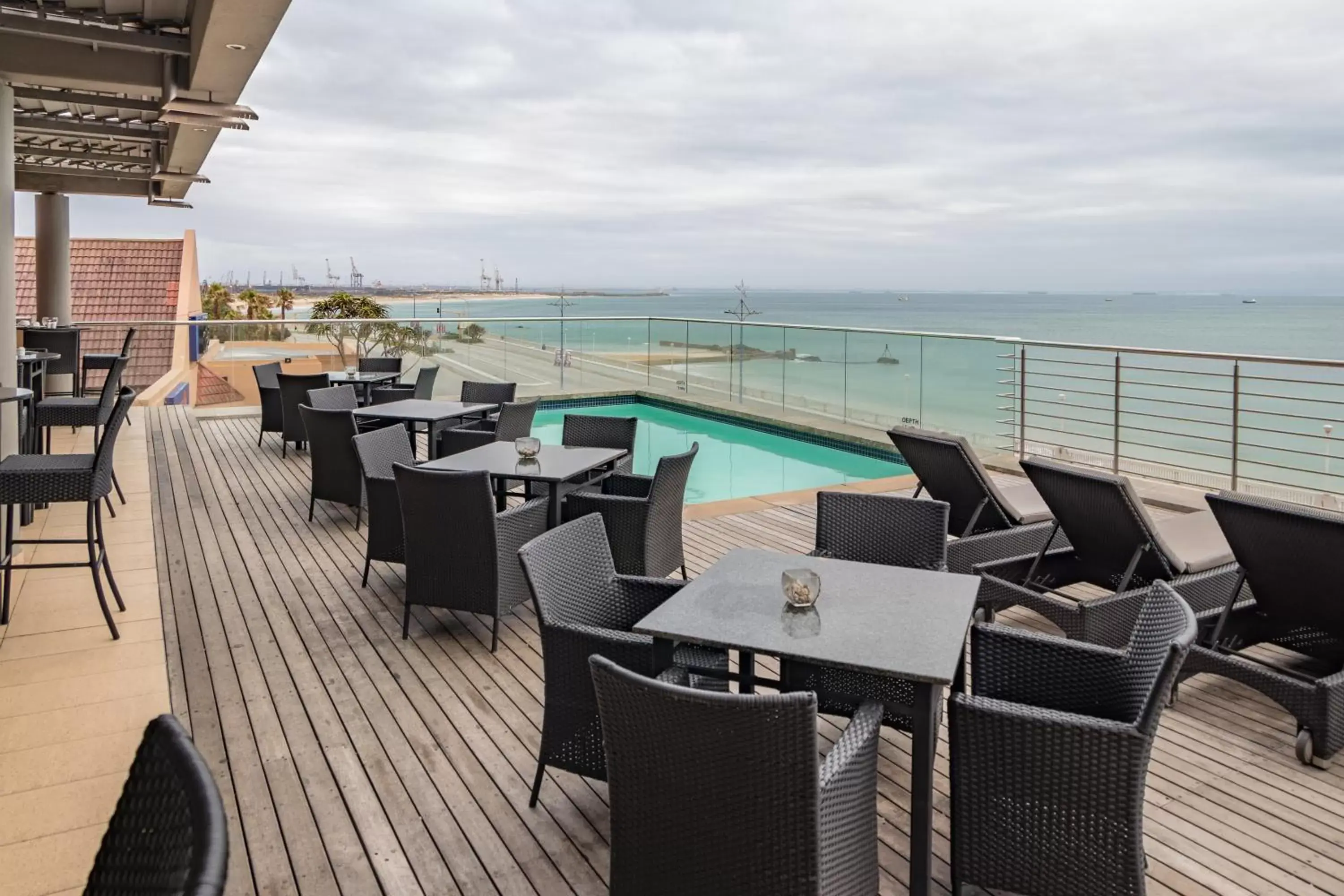 Patio, Restaurant/Places to Eat in Town Lodge Port Elizabeth