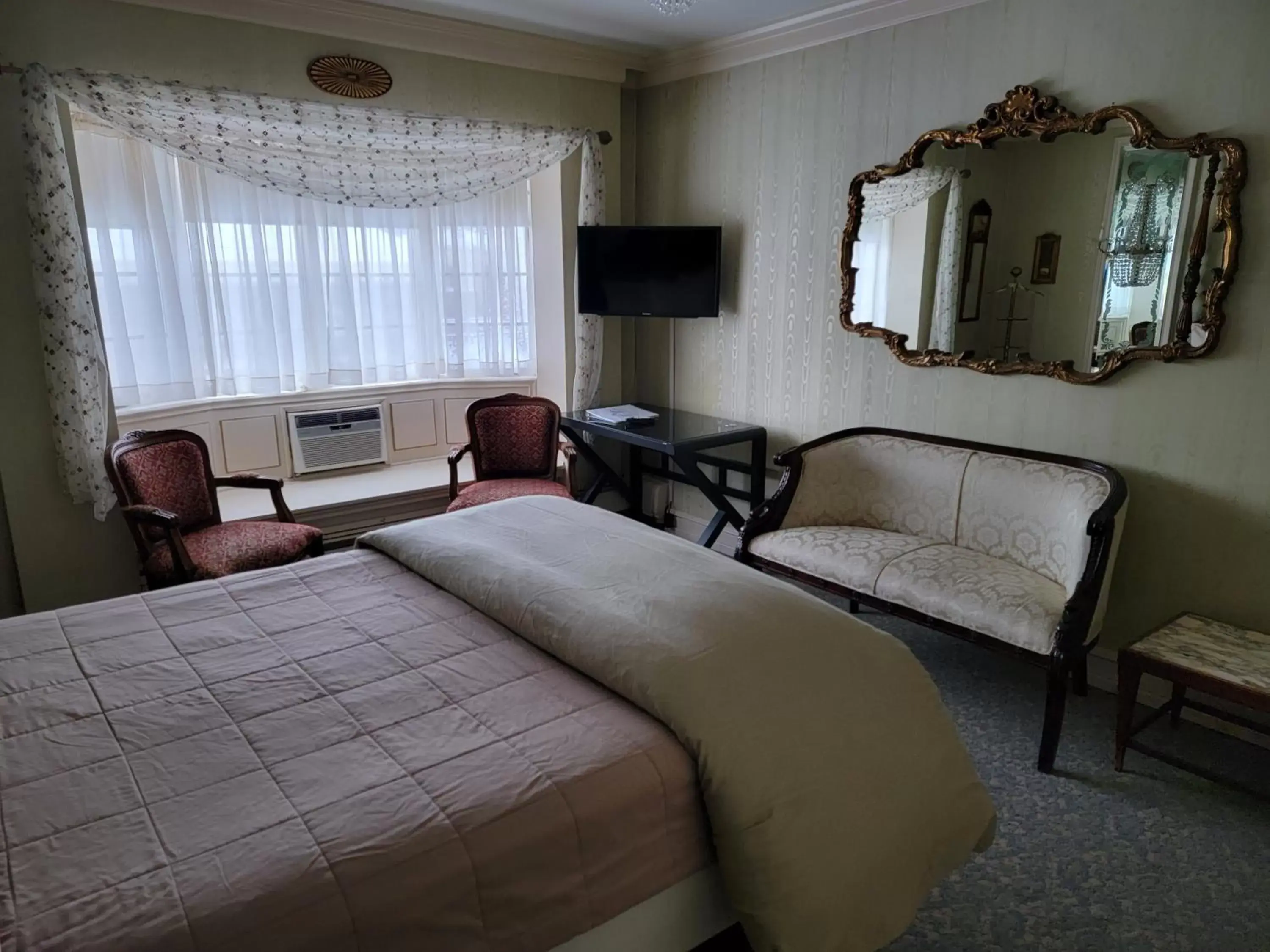 Seating area in Lowell Inn