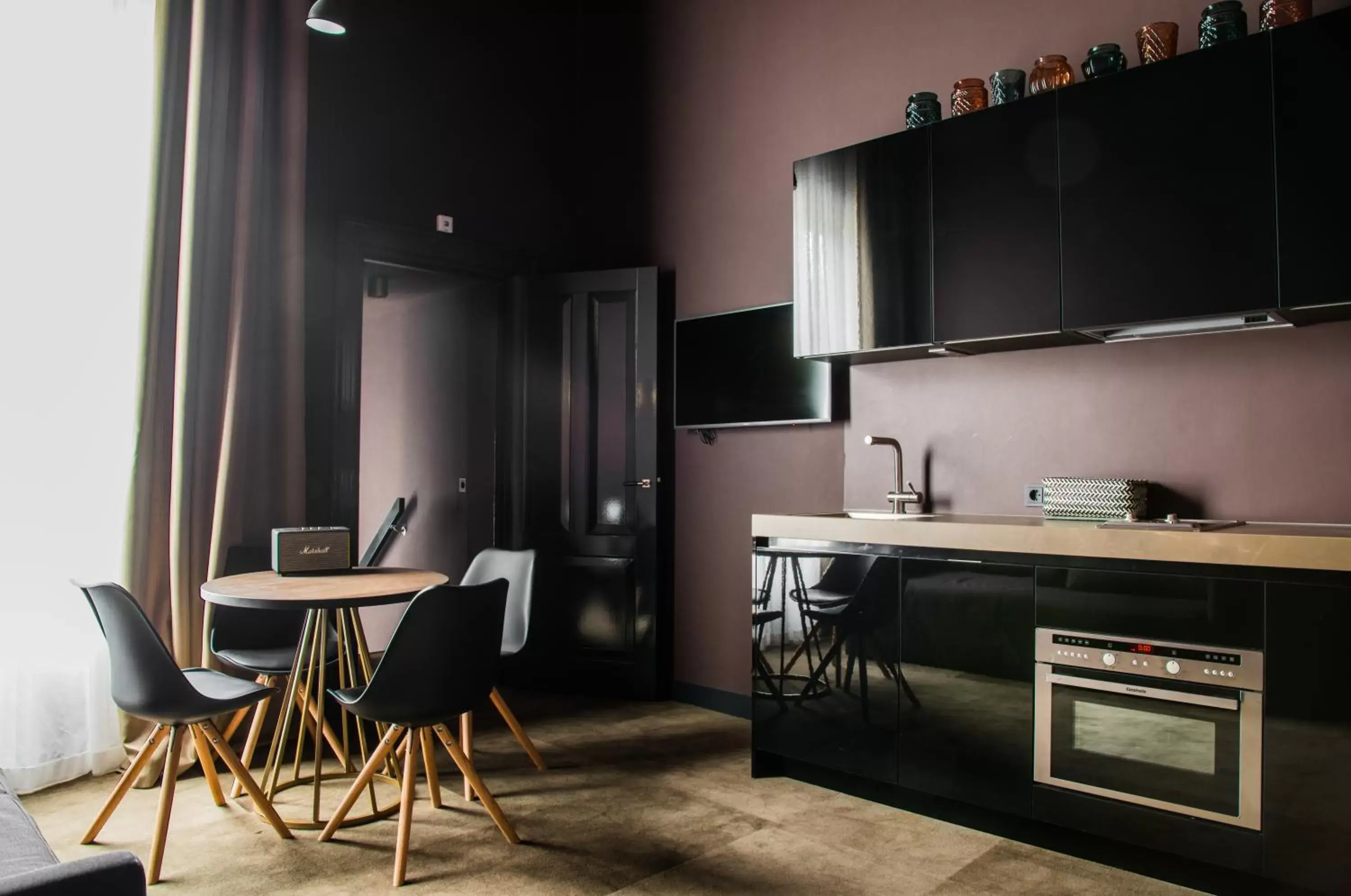 Living room, Kitchen/Kitchenette in De Jonker Urban Studios & Suites