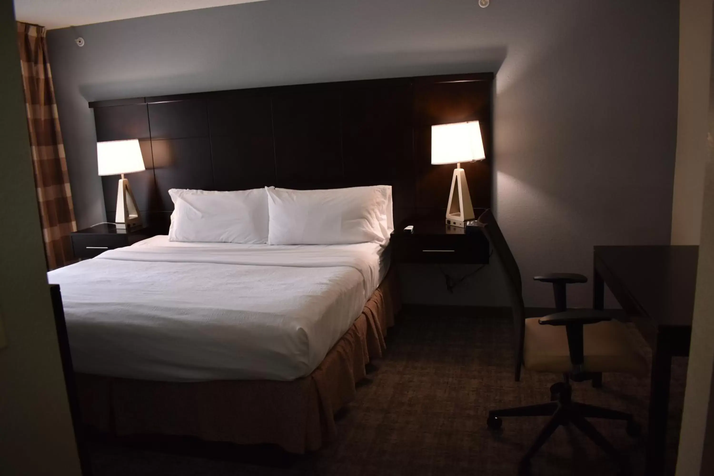 Bedroom, Bed in Staybridge Suites Cranbury - South Brunswick, an IHG Hotel