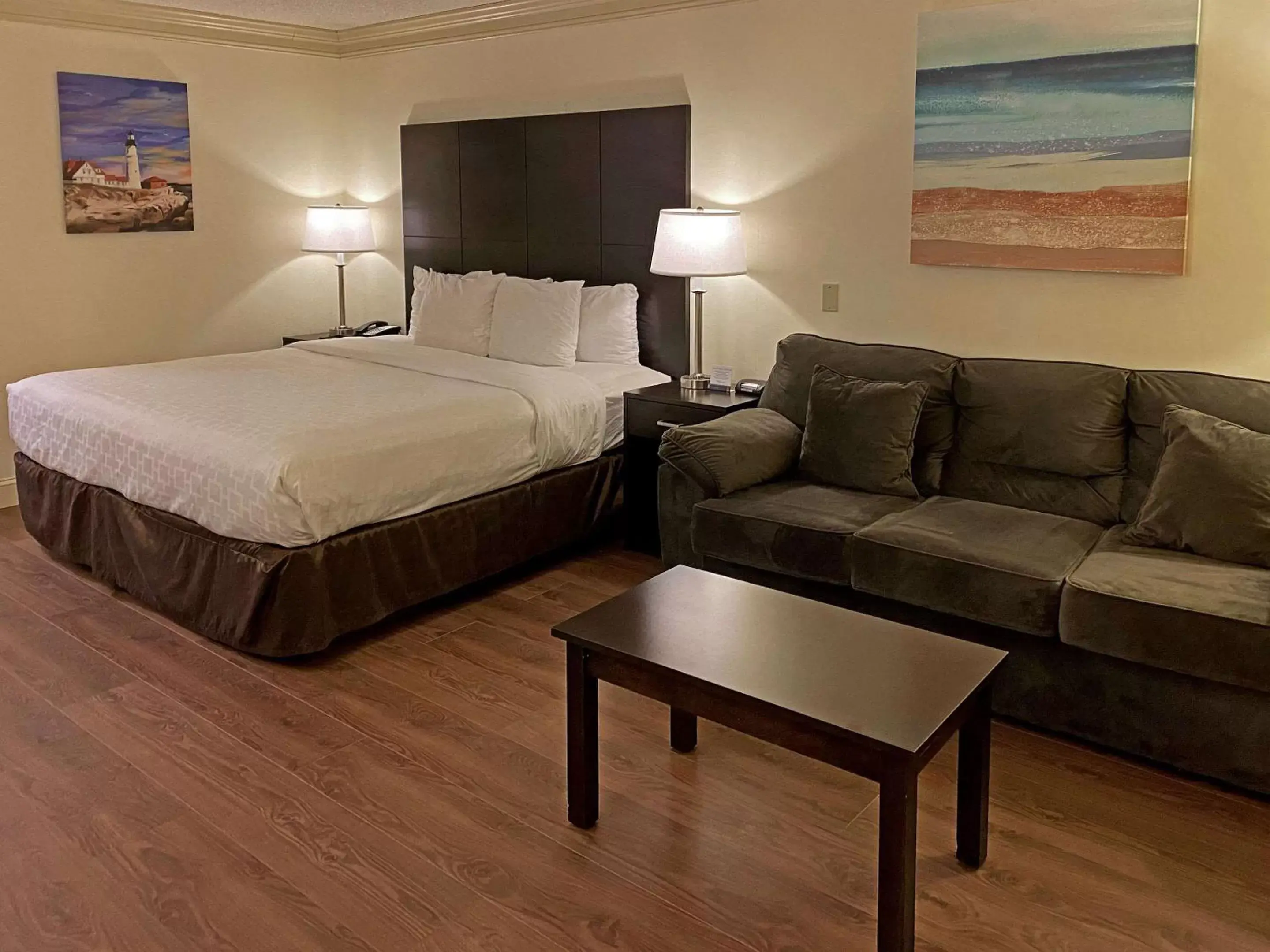 Photo of the whole room, Bed in Clarion Hotel & Conference Center Toms River