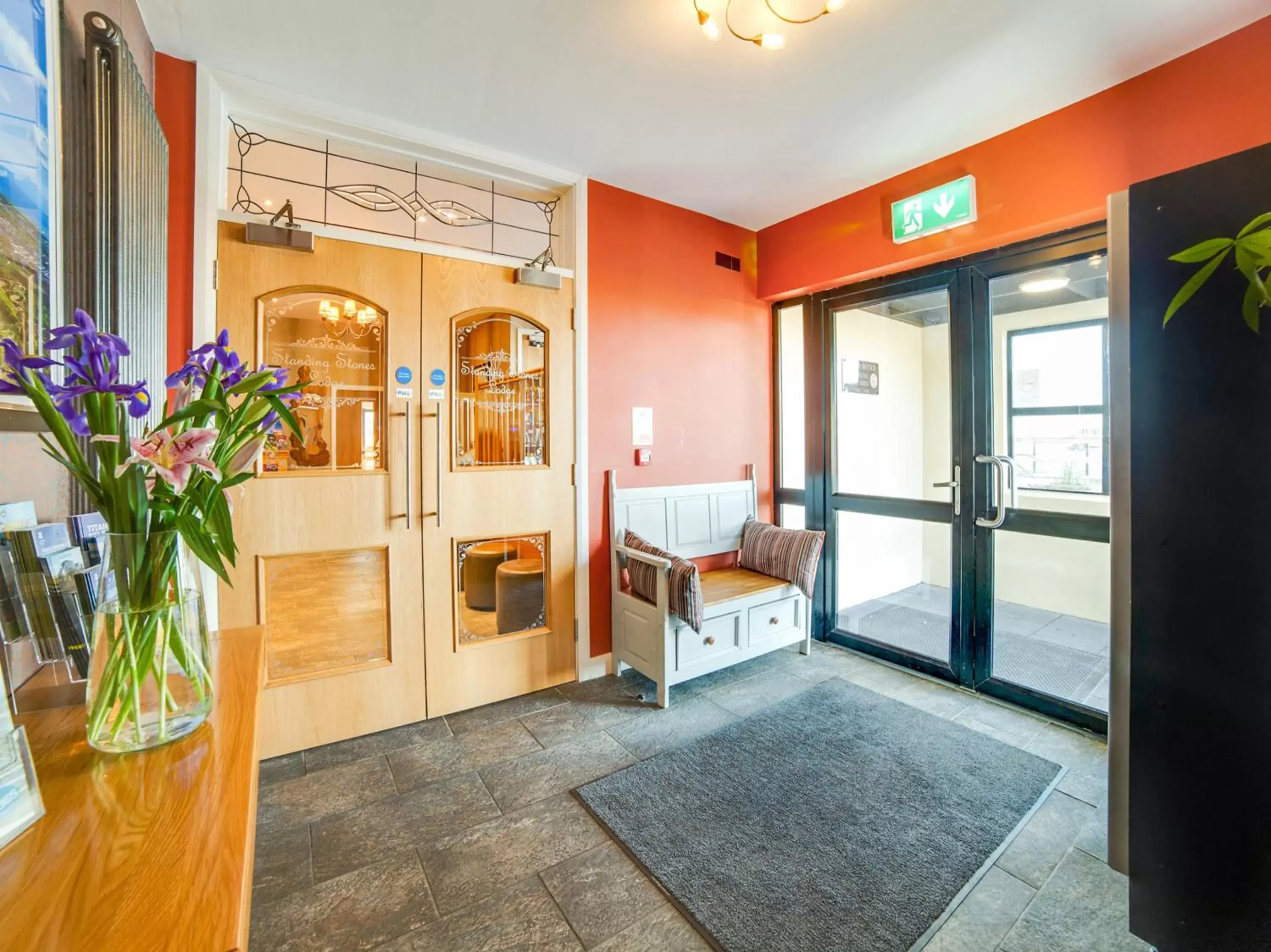 Lobby or reception in Standing Stones Lodge