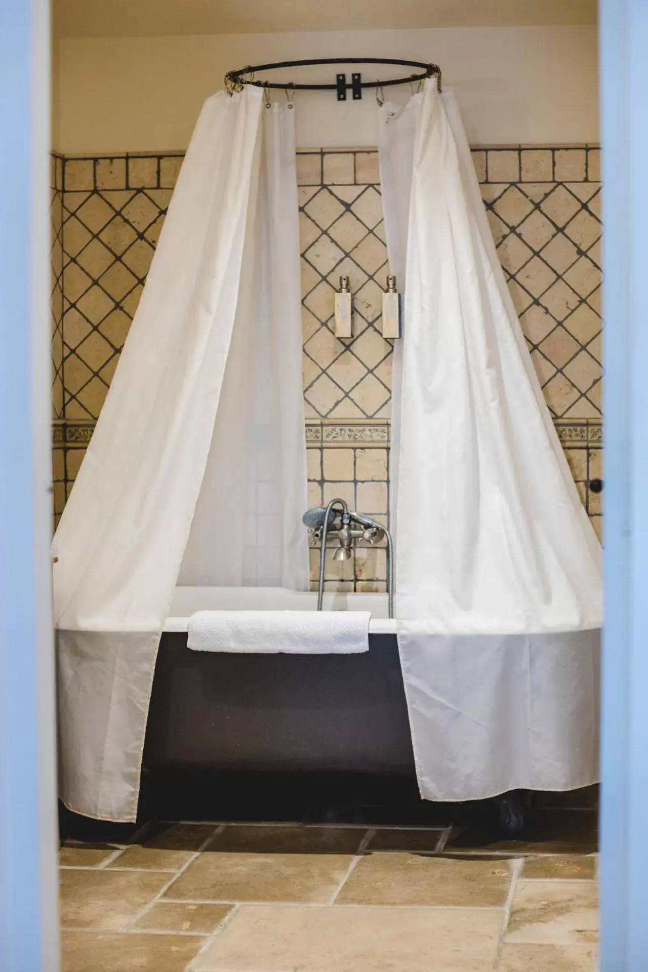 Bathroom, Bed in Le Petit Palais D'Aglae