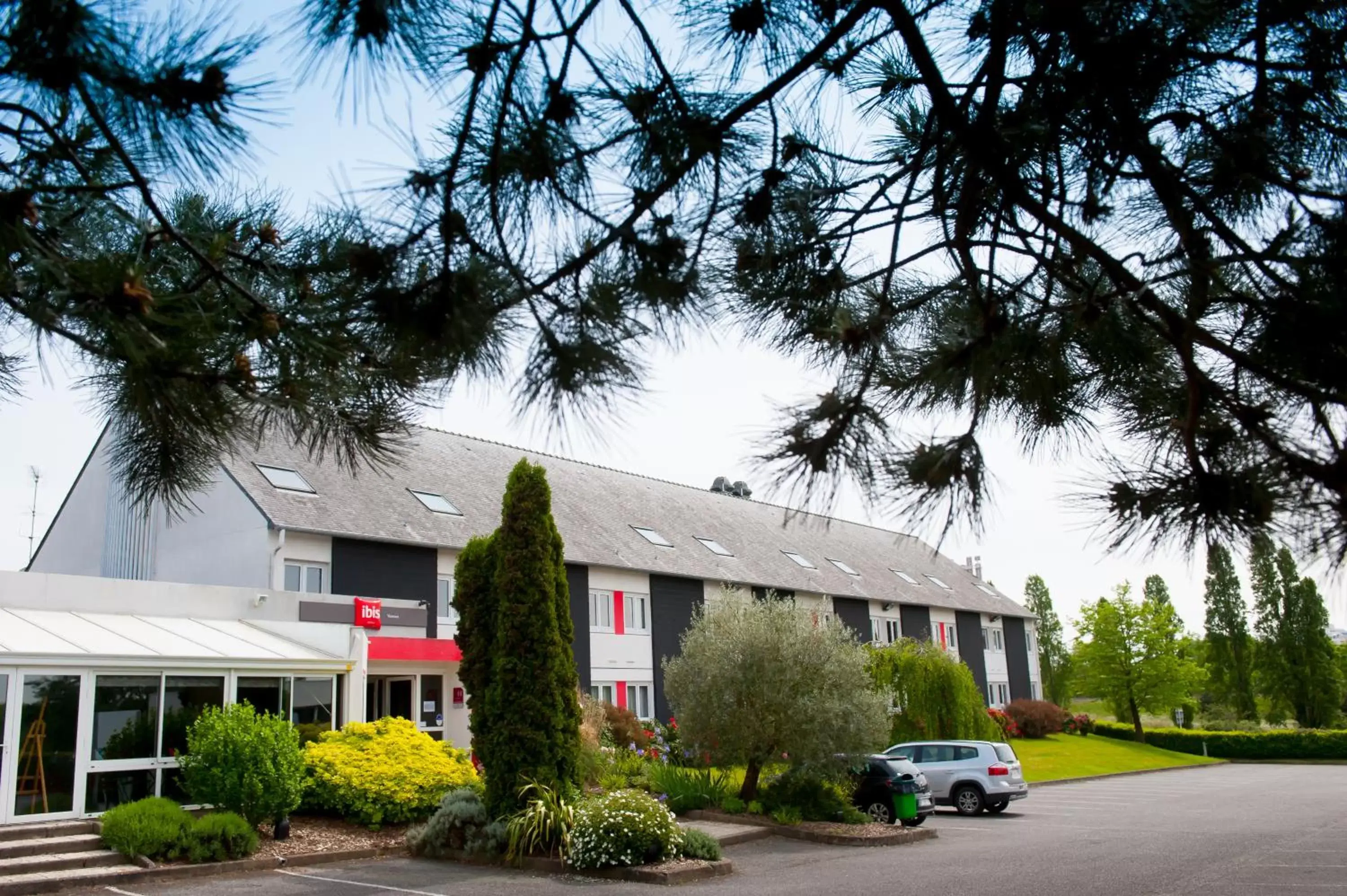 Facade/entrance, Property Building in ibis Vannes