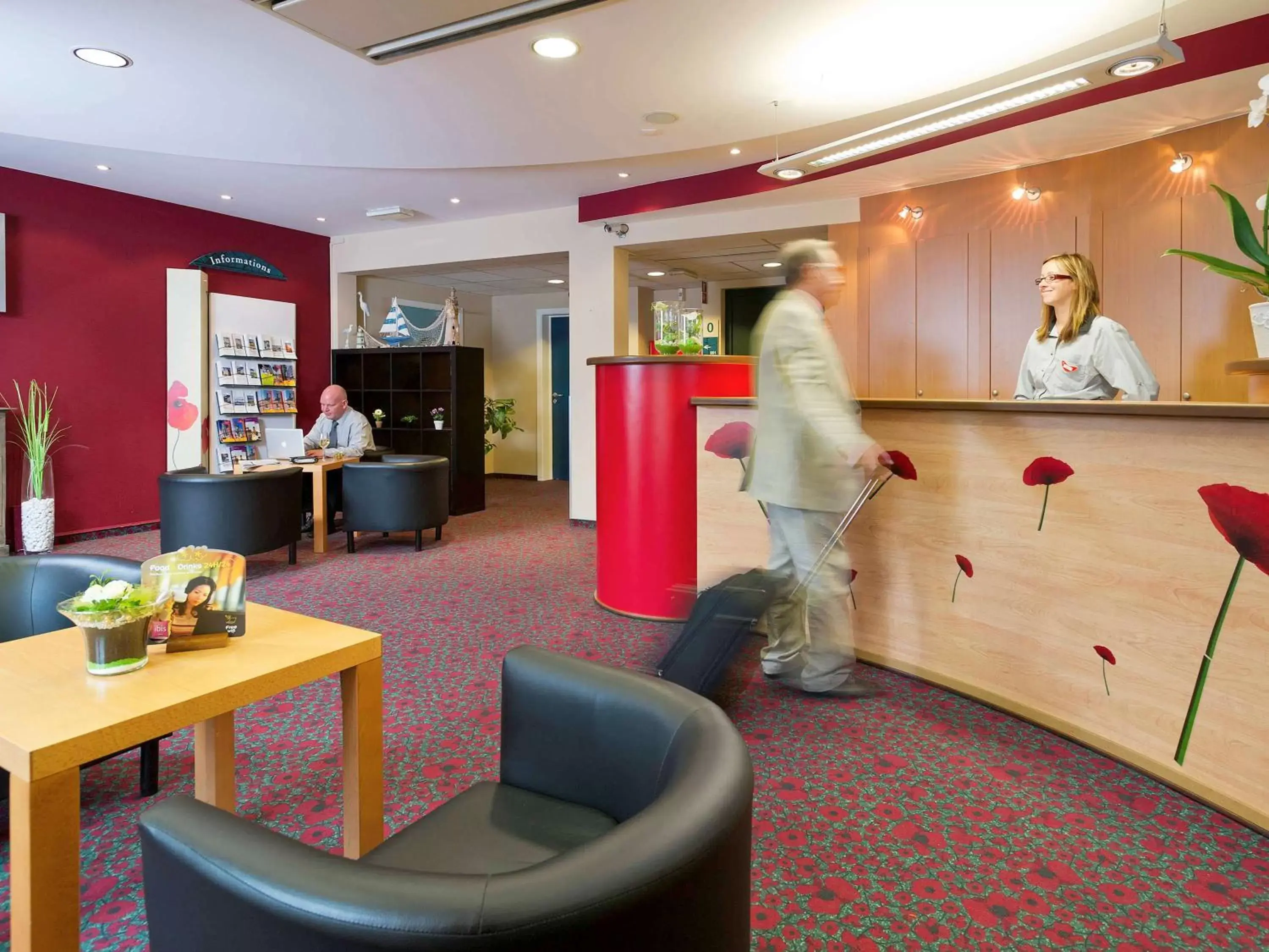 Lounge or bar, Lobby/Reception in ibis Liège Seraing