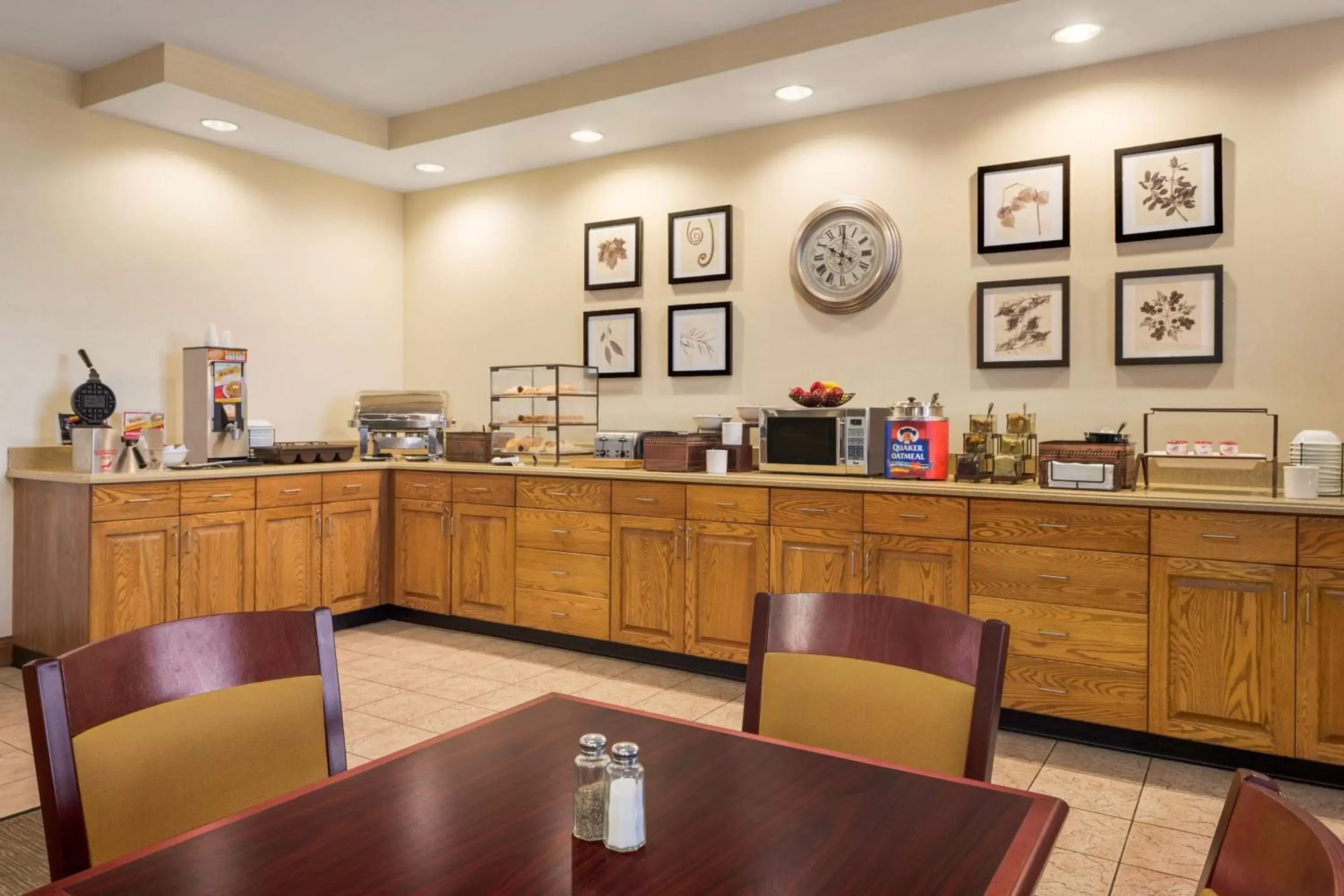 Restaurant/Places to Eat in Country Inn & Suites by Radisson, Findlay, OH