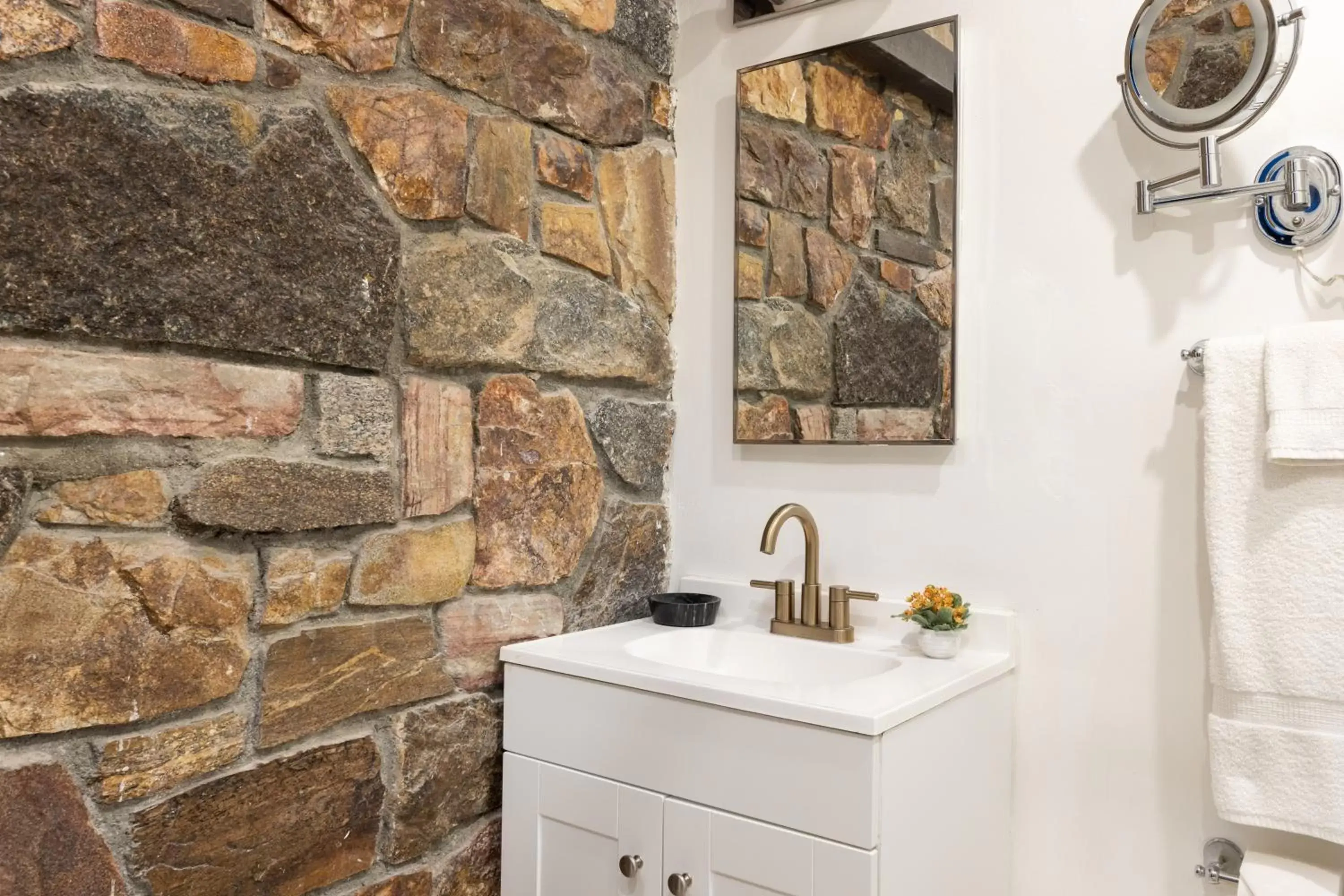 Shower, Bathroom in Del Marcos Hotel, A Kirkwood Collection Hotel