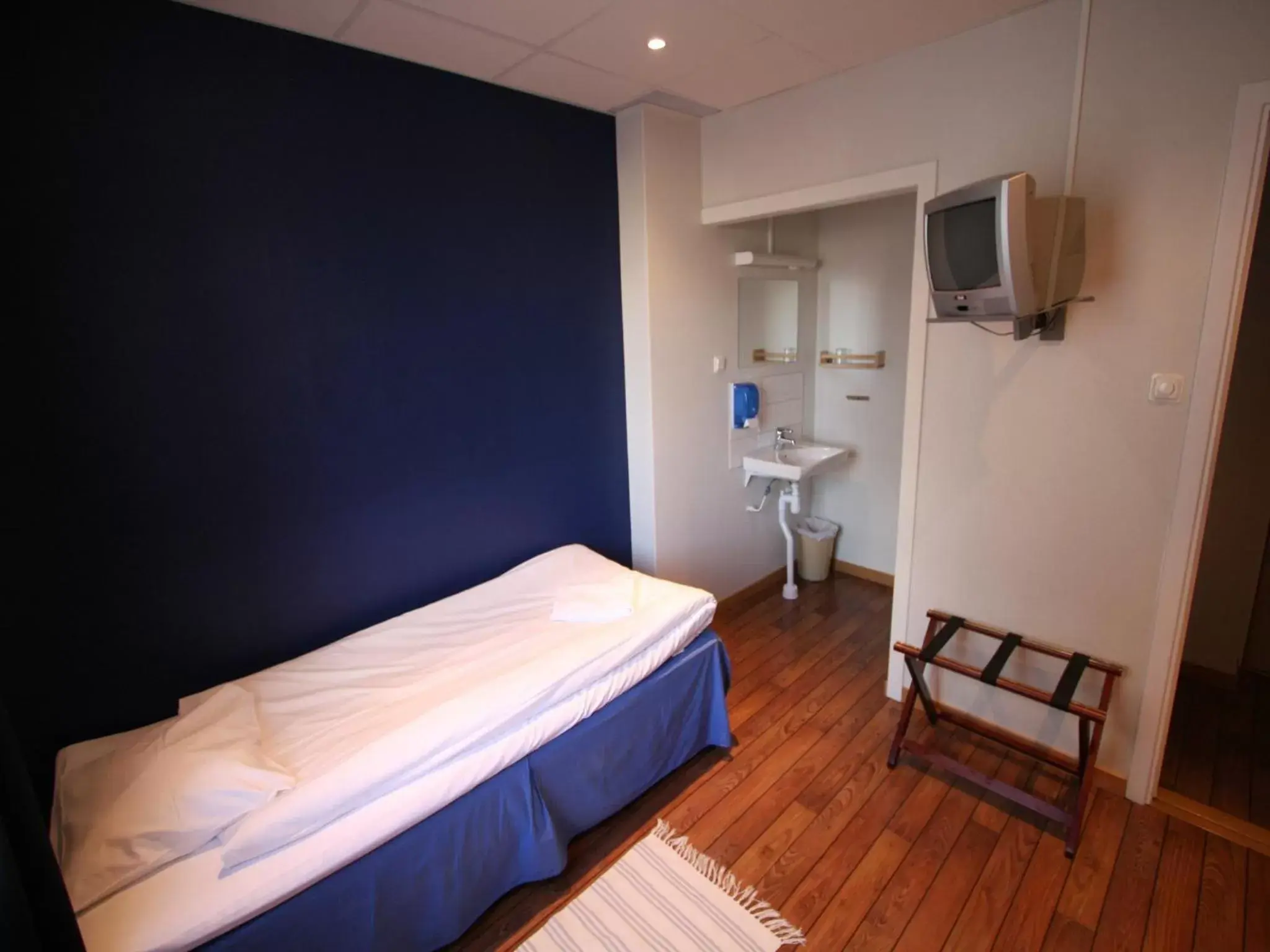 Single Room with Shared Bathroom - single occupancy in Hotell Linnéa Single Room with Shared Bathroom - single occupancy in Hotell Linnéa