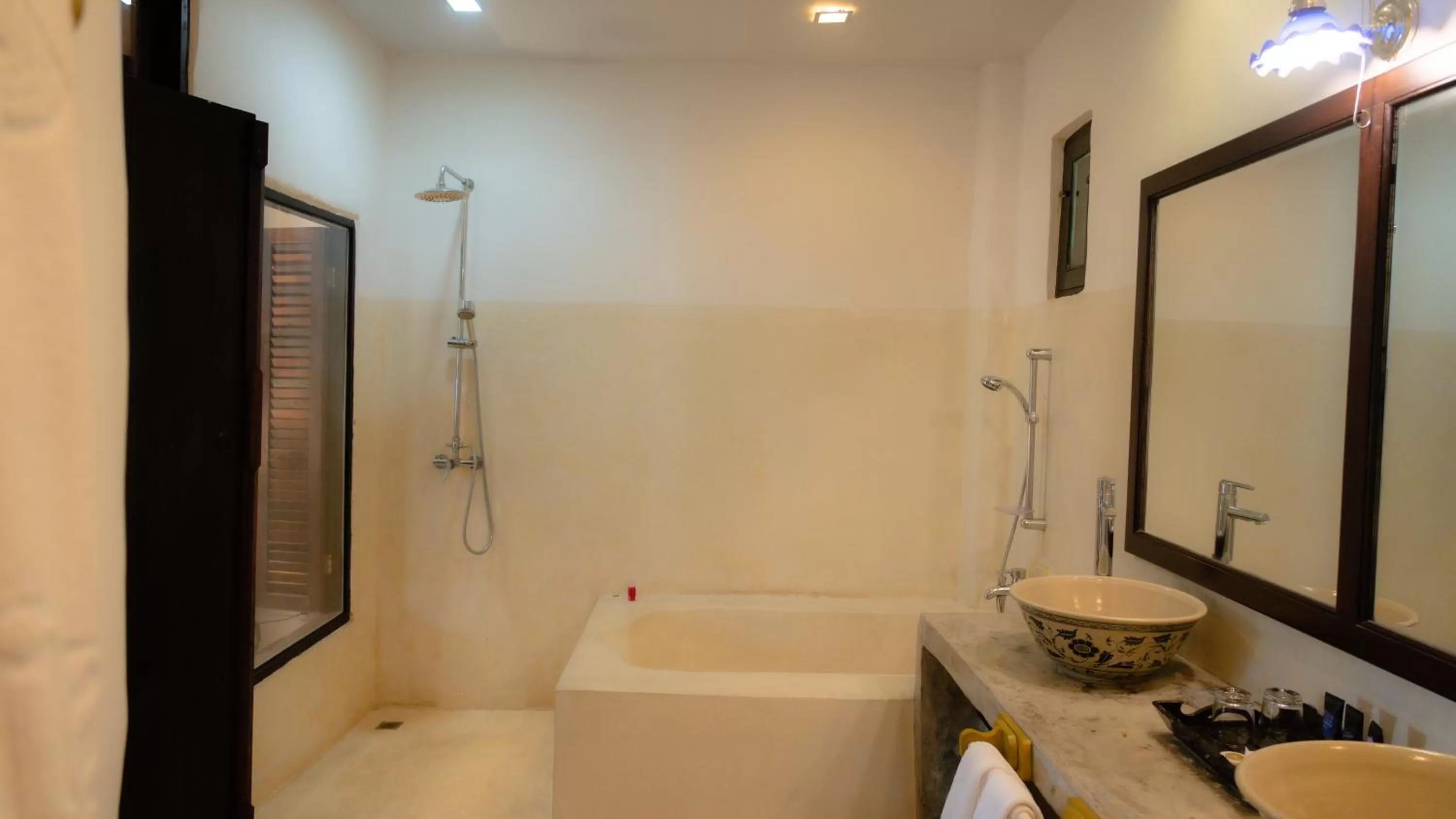 Bath, Bathroom in Cheva Gallery Boutique Hotel