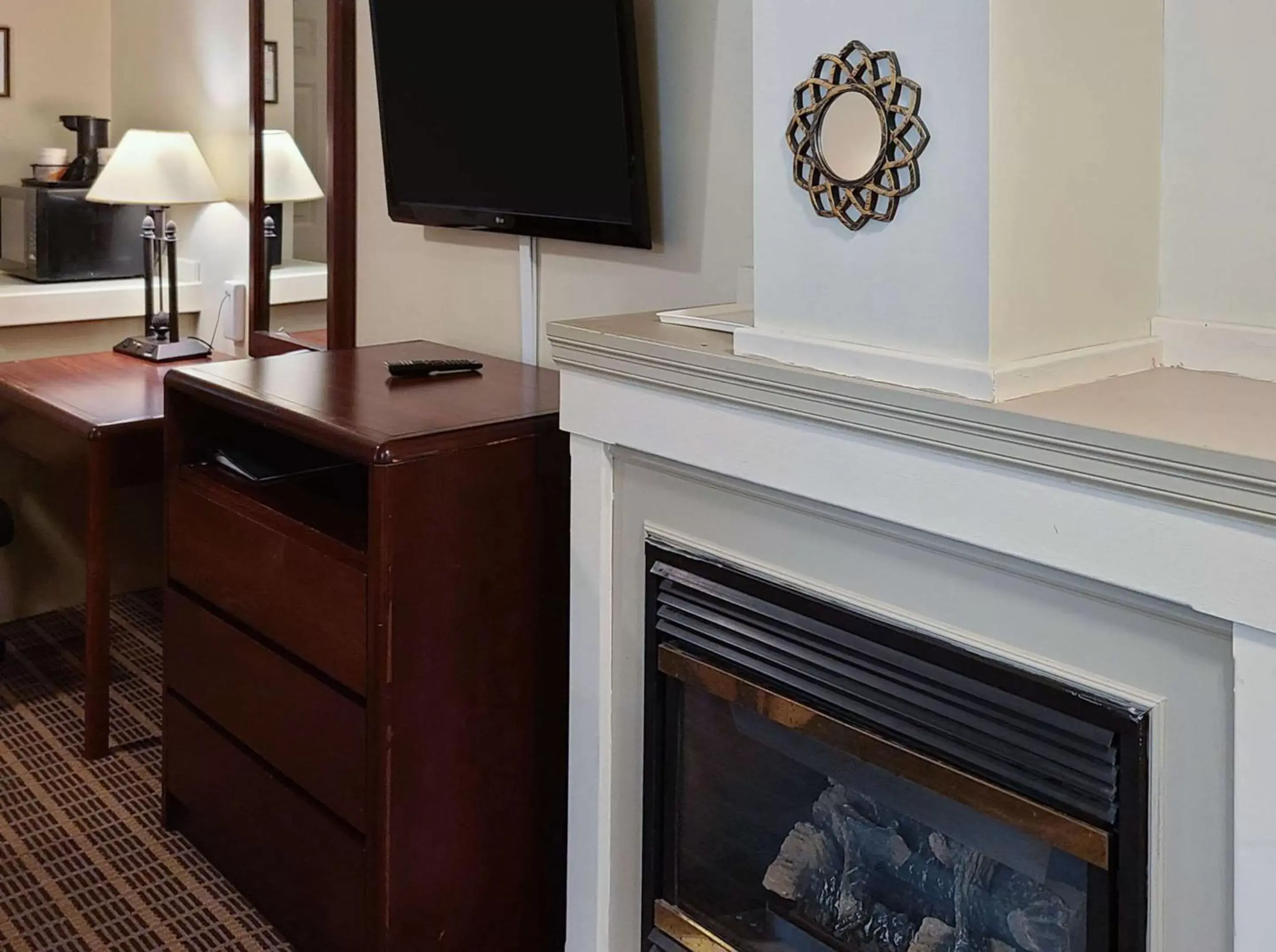 Photo of the whole room, TV/Entertainment Center in Quality Inn & Suites 1000 Islands