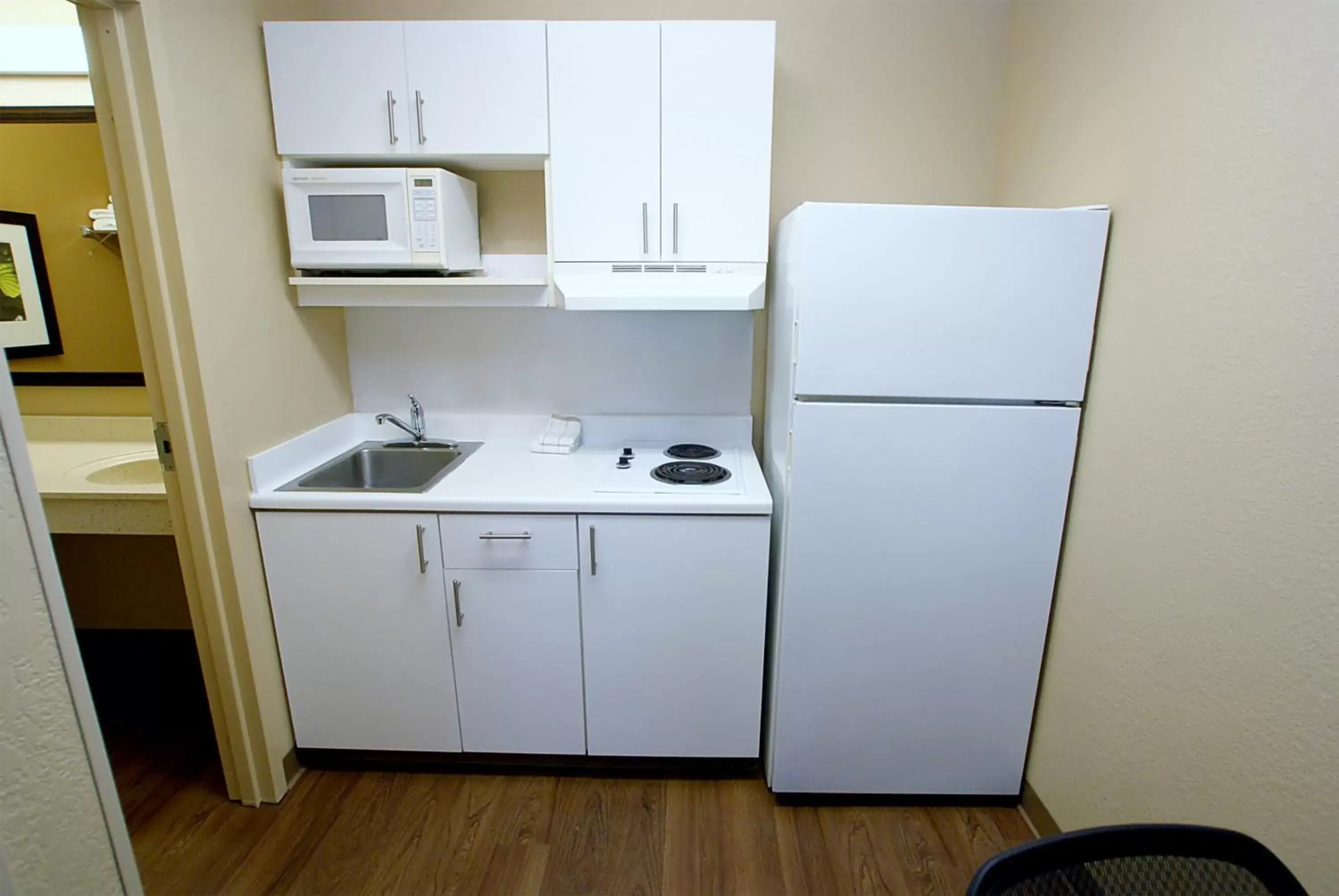 Kitchen or kitchenette, Kitchen/Kitchenette in Extended Stay America Suites - Fresno - North