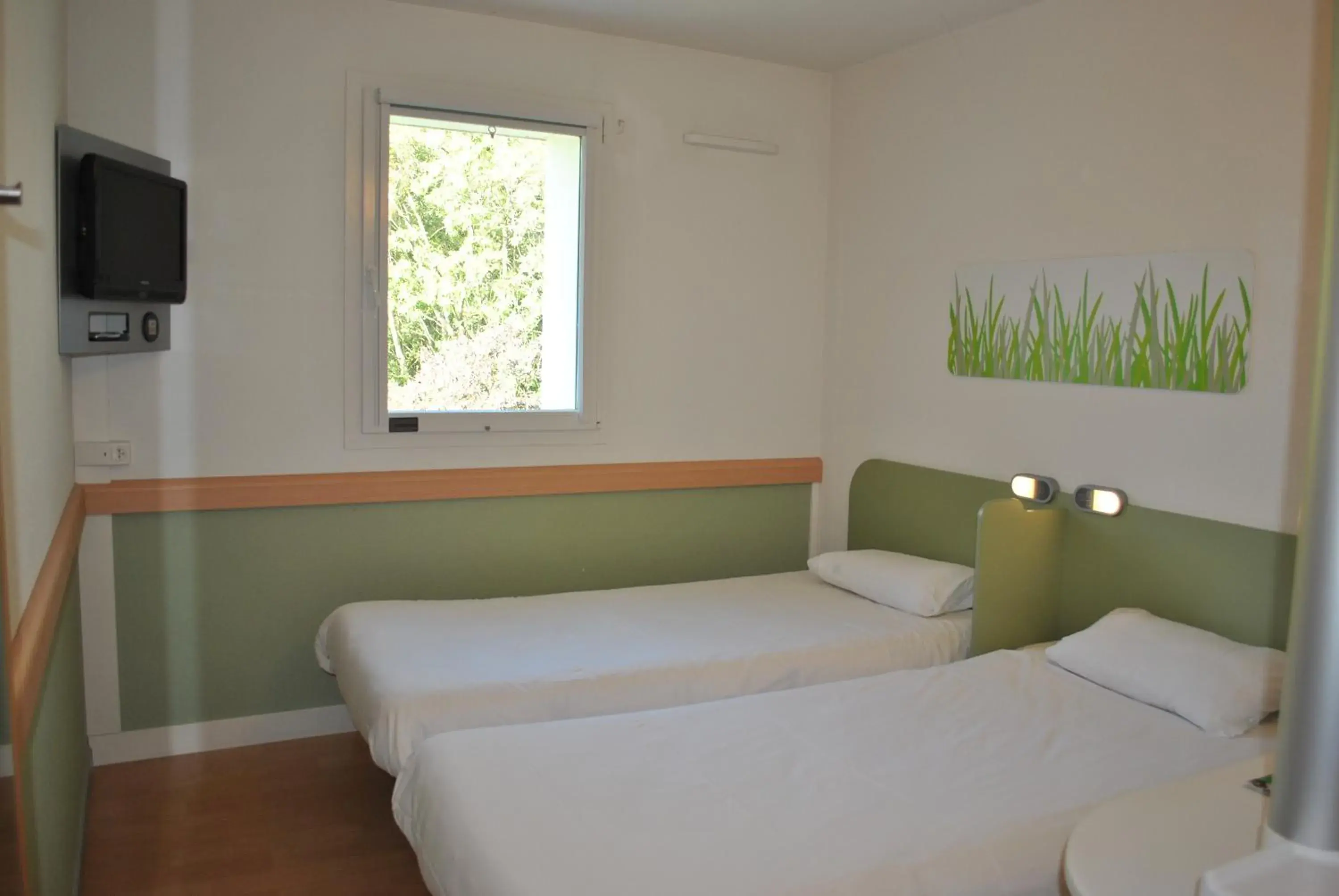 Photo of the whole room, Bed in ibis budget Loriol Le Pouzin