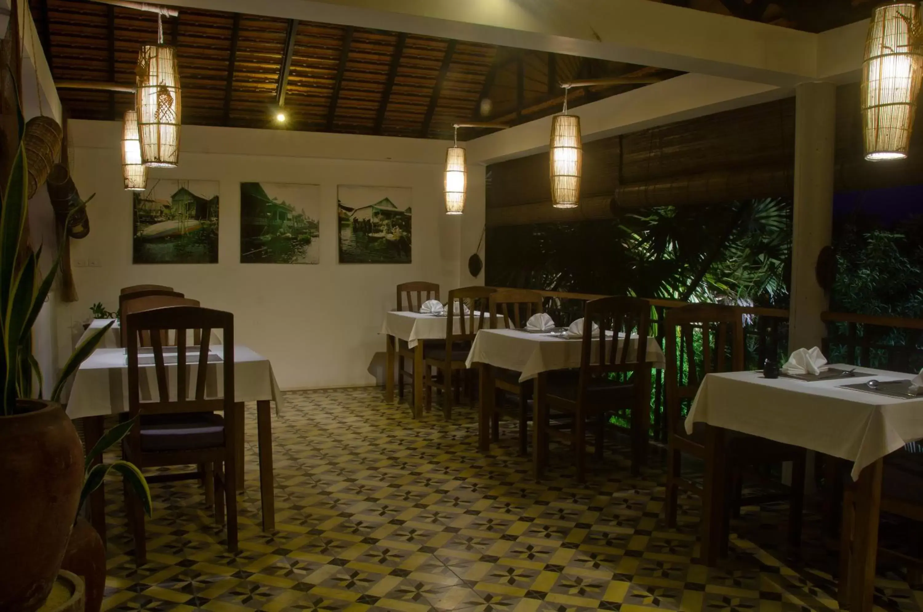 Restaurant/Places to Eat in Battambang Resort