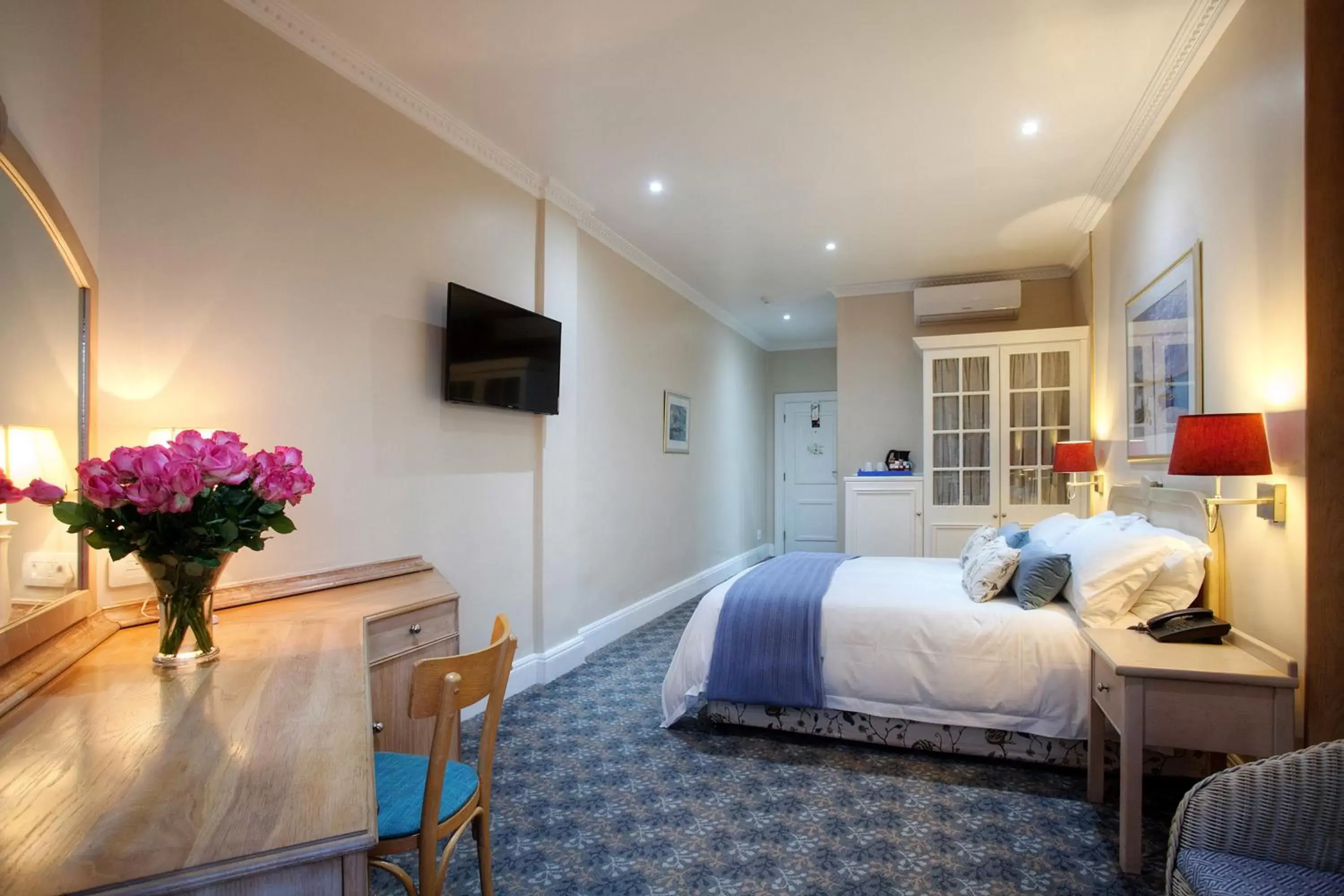 Photo of the whole room, Bed in The Beach Hotel Photo of the whole room, Bed in The Beach Hotel