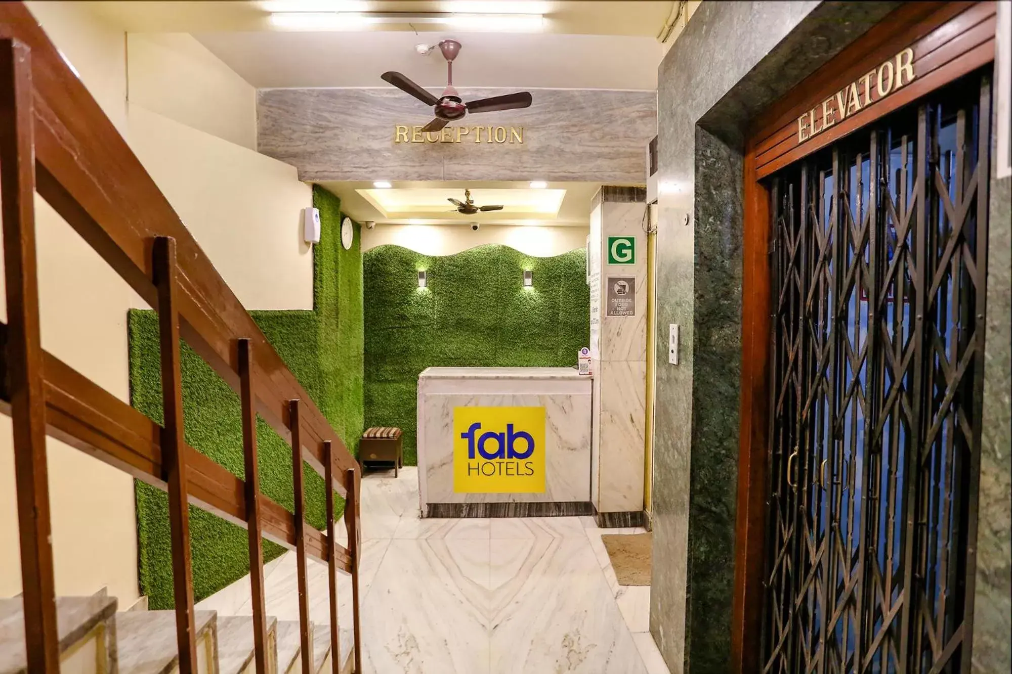 Lobby or reception in FabExpress Kanha Classic