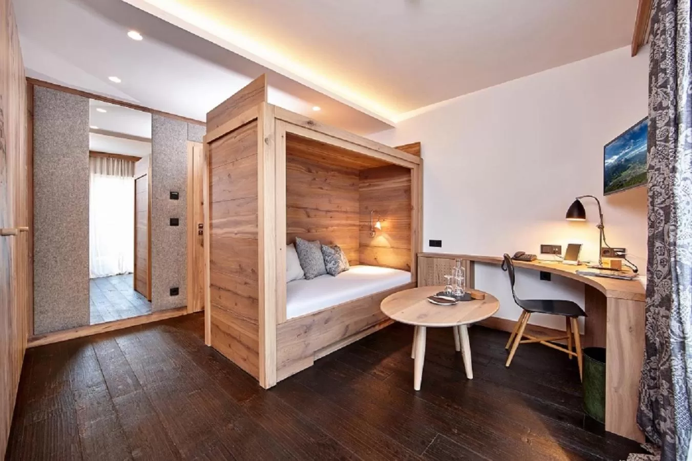 Mountain view, Bed in Staudacherhof in Garmisch-Partenkirchen I Blick aufs Zugspitzmassiv I einzigartige Bayurvida Küche