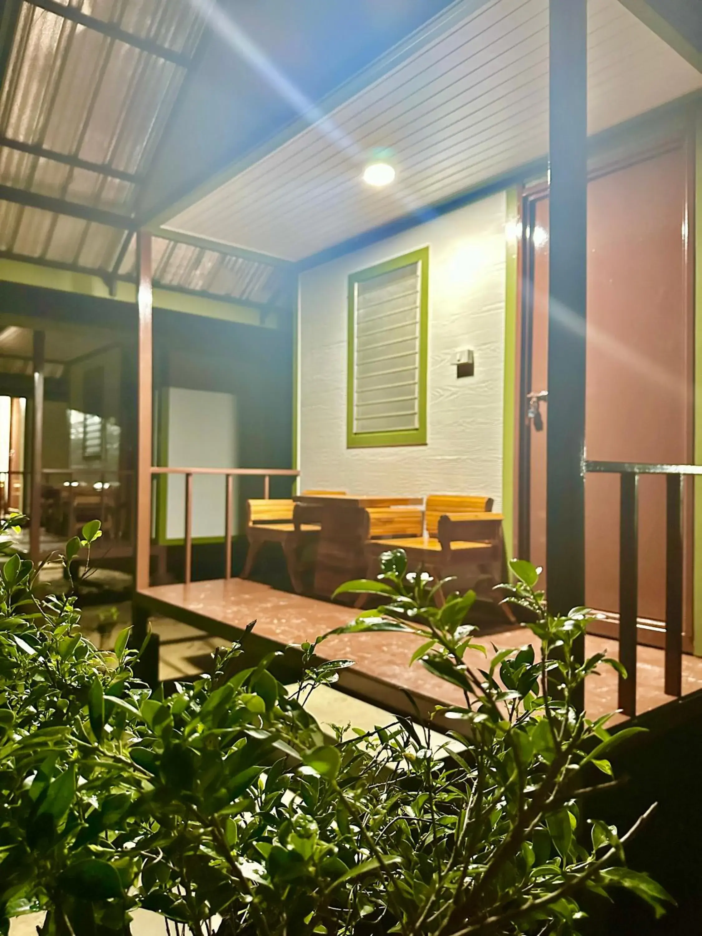 Dining area in Lanta L.D. Beach Bungalow