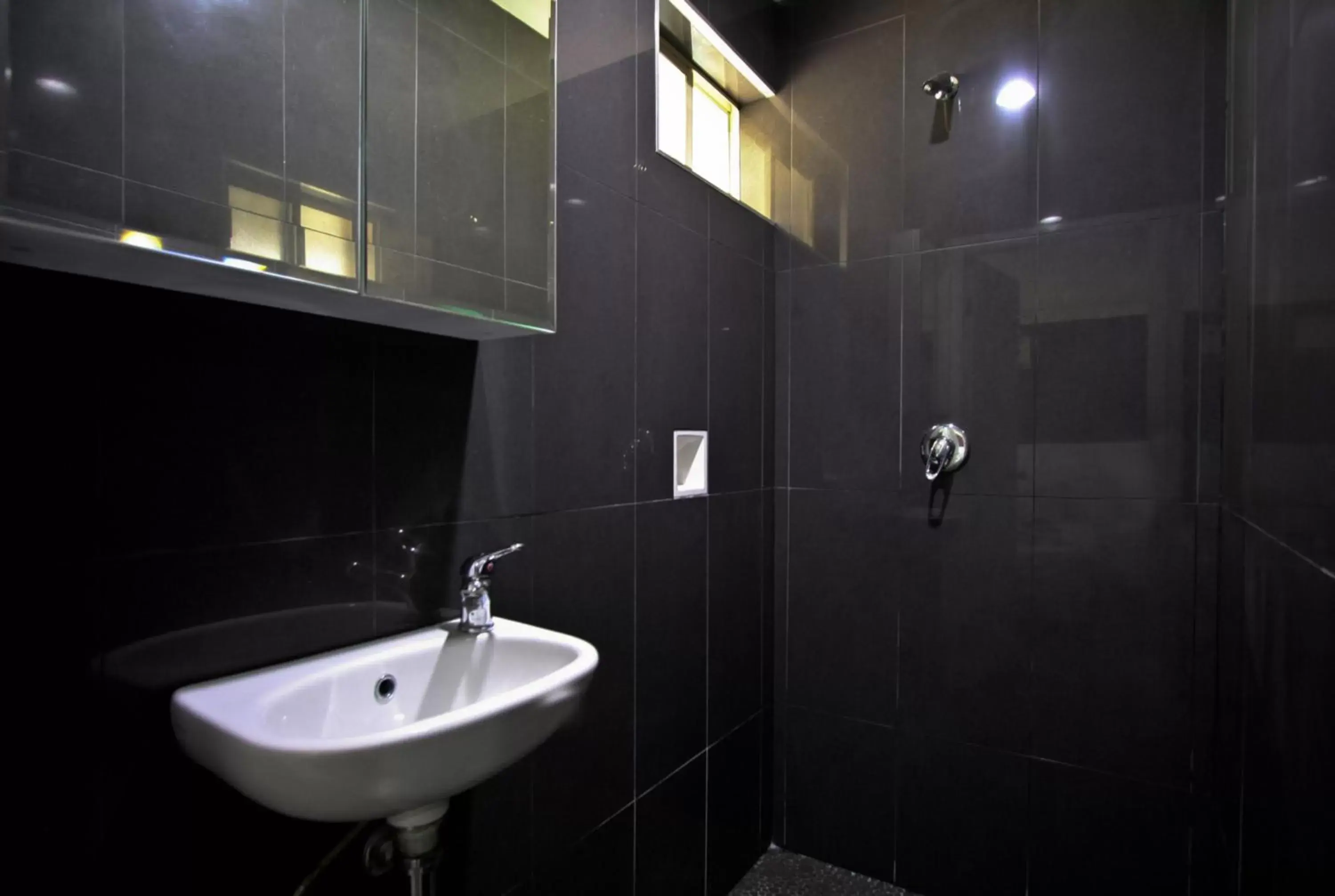 Shower, Bathroom in Jesmond Executive Villas