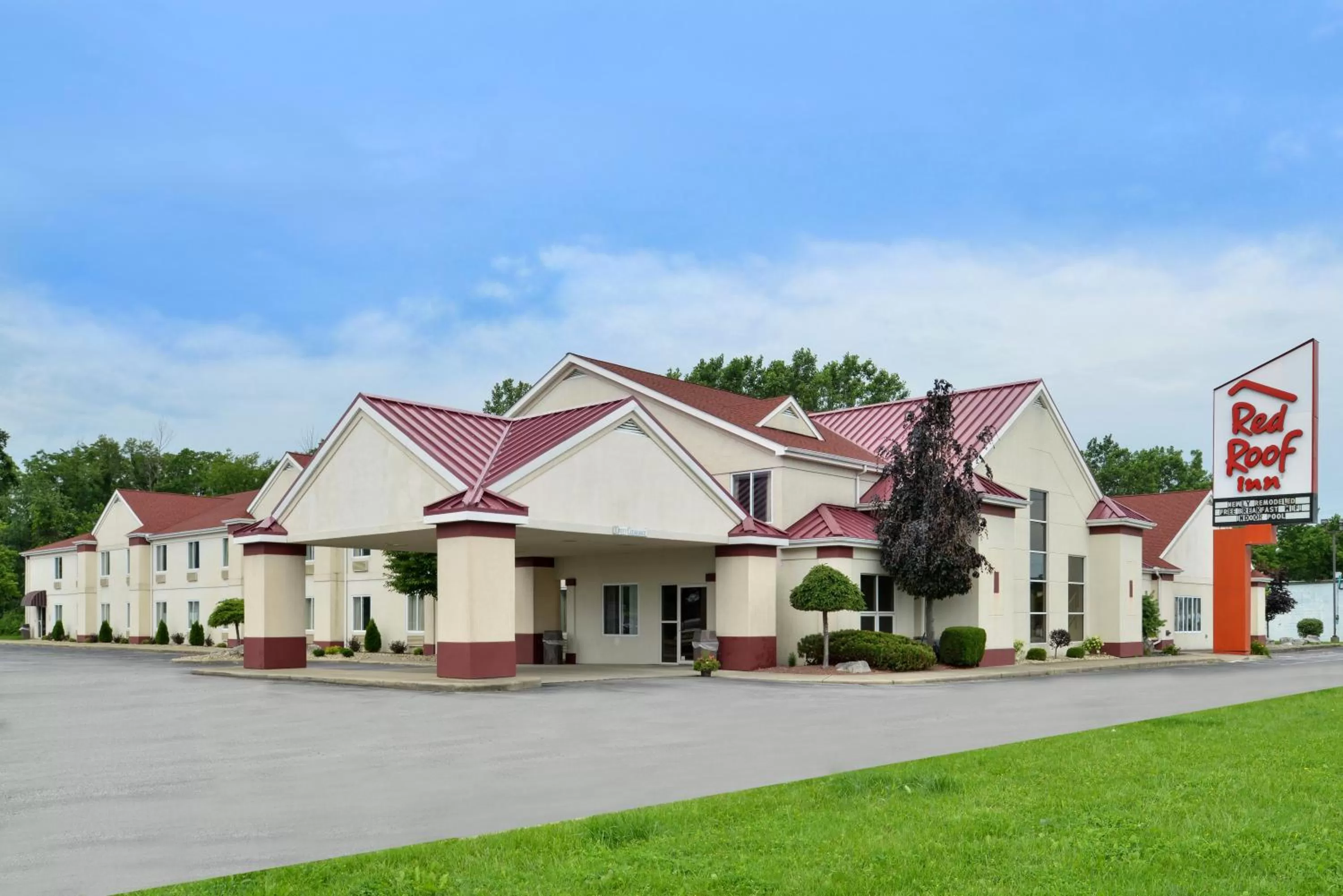 Property building in Red Roof Inn Sandusky - Milan
