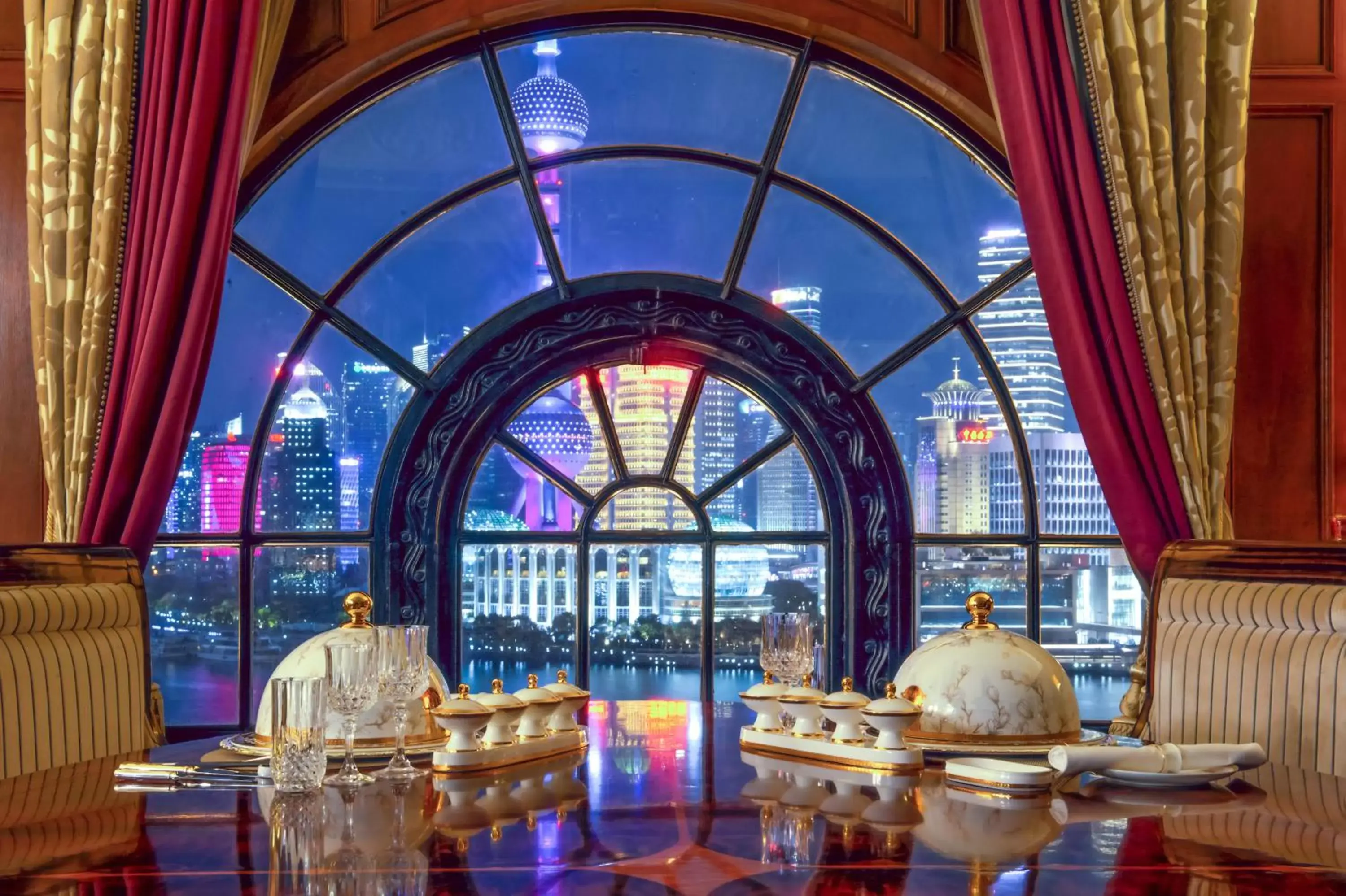 Dining area in Fairmont Peace Hotel On the Bund (Start your own story with the BUND)