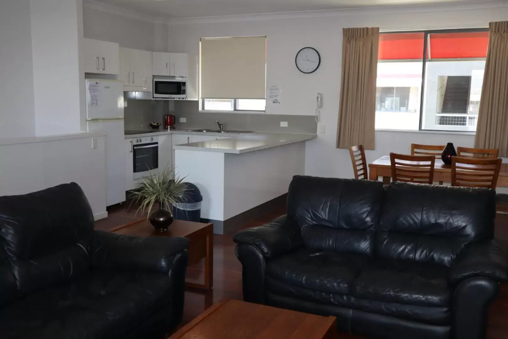 Kitchen or kitchenette, Seating Area in Coolum Beach Resort