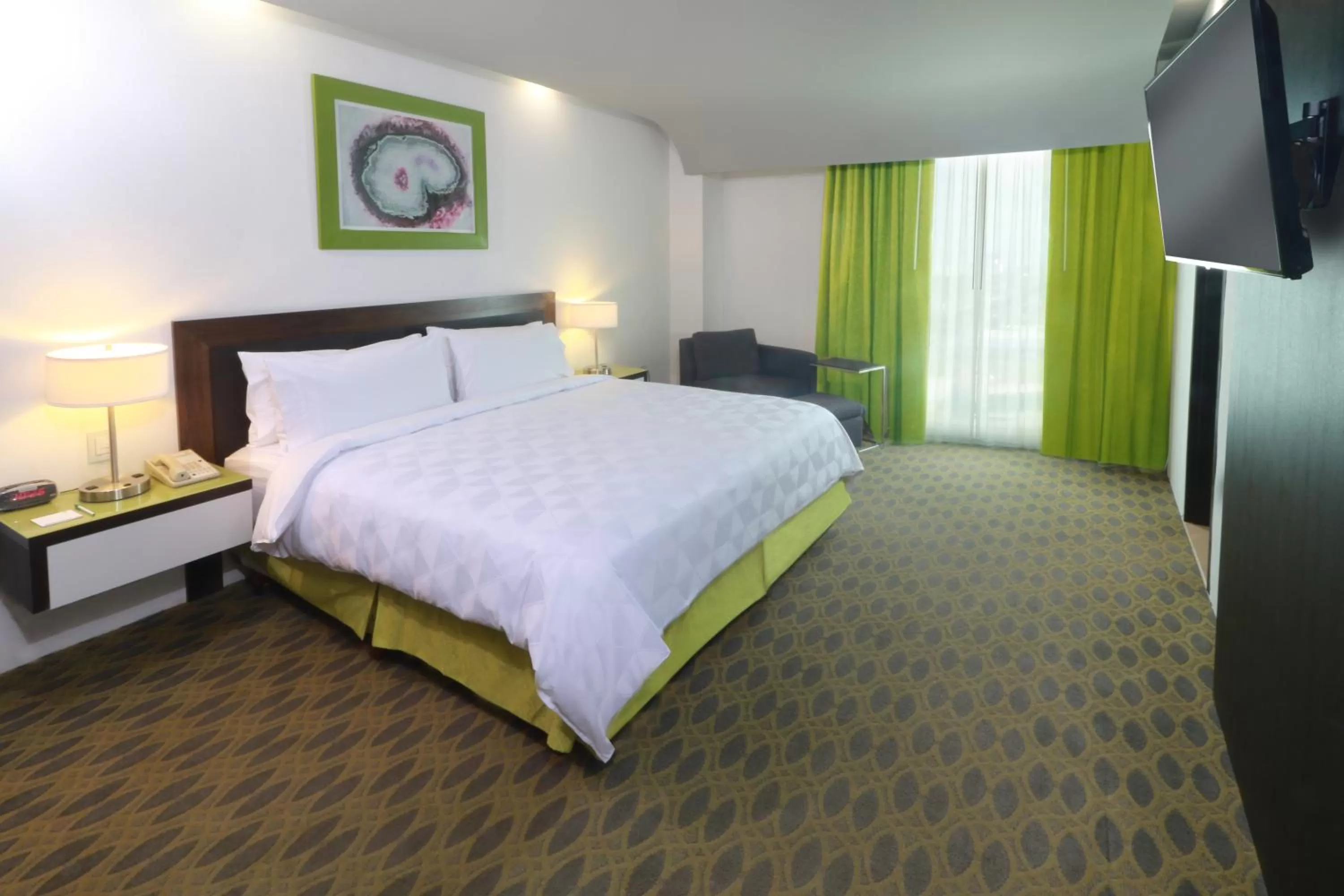 Photo of the whole room, Bed in Holiday Inn Queretaro Zona Krystal by IHG