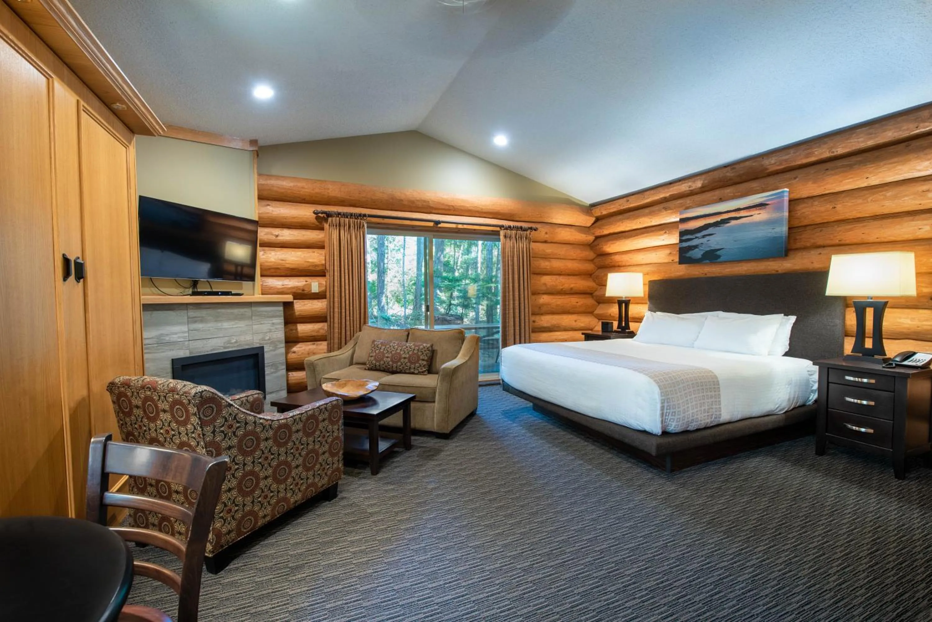 Bed in Tigh-Na-Mara Seaside Spa Resort