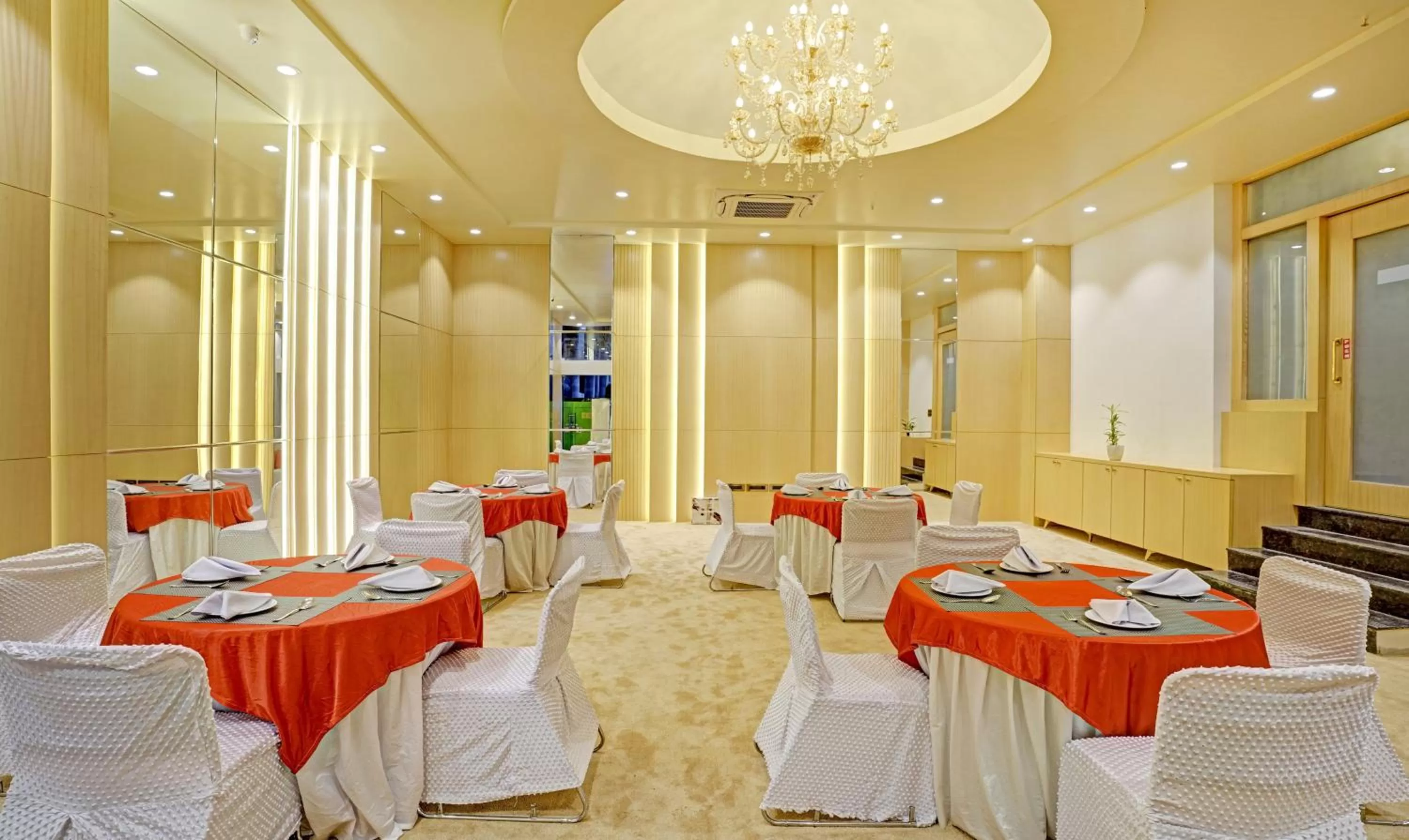 Restaurant/places to eat in Treebo Premium Golden Bliss Trimurti Nagar Square