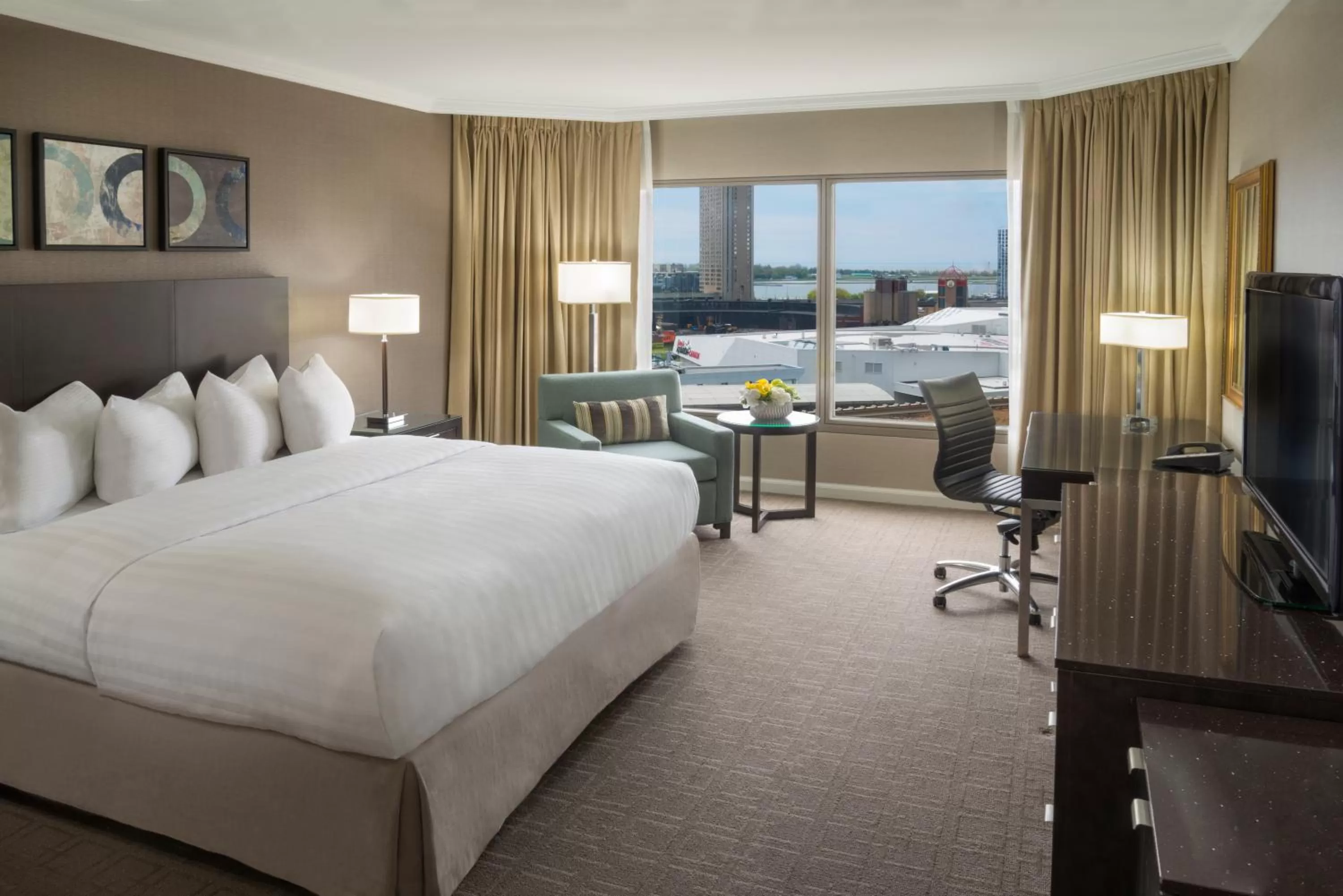 Lake view, Bed in InterContinental Toronto Centre by IHG