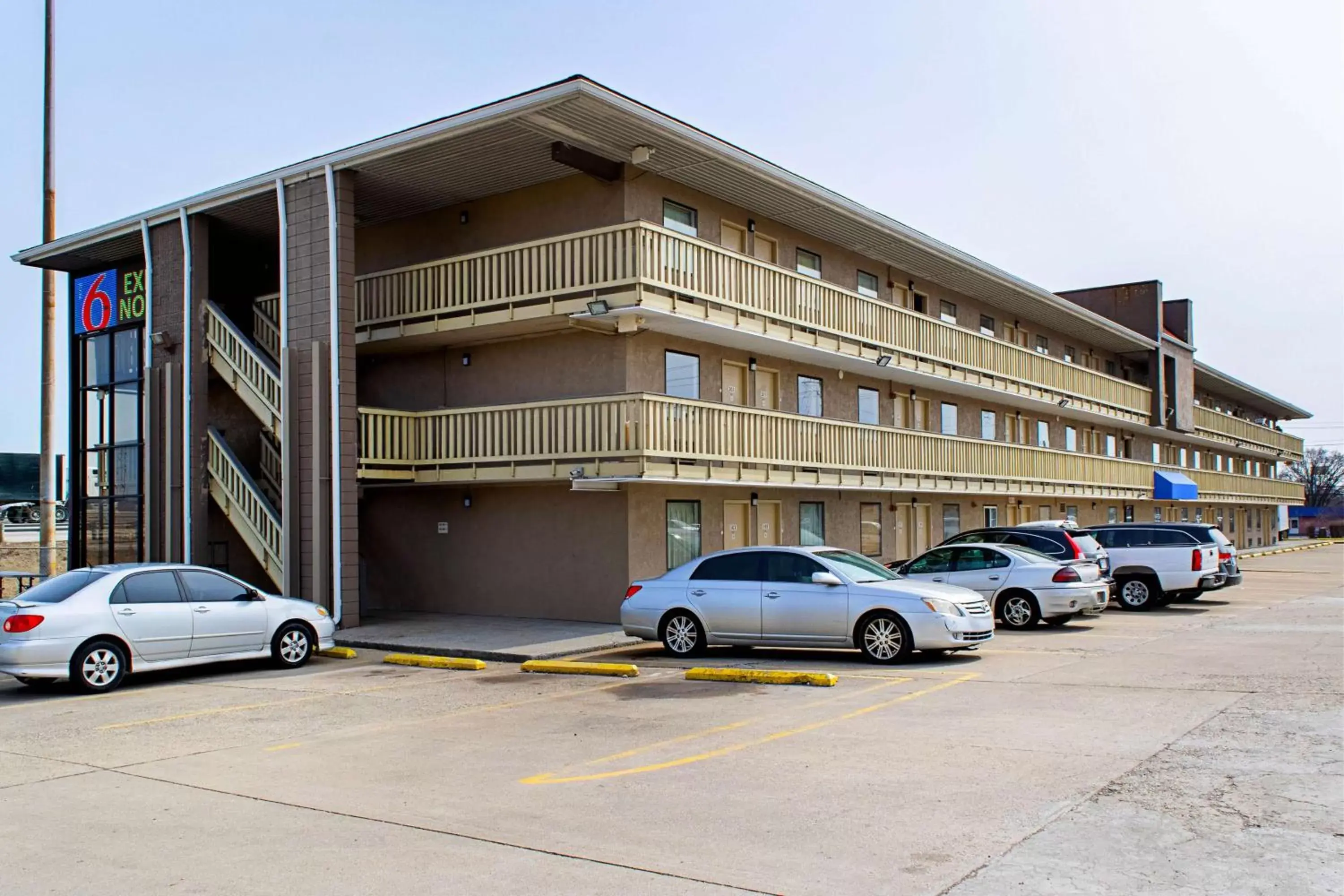 Property Building in Motel 6-Cincinnati, OH