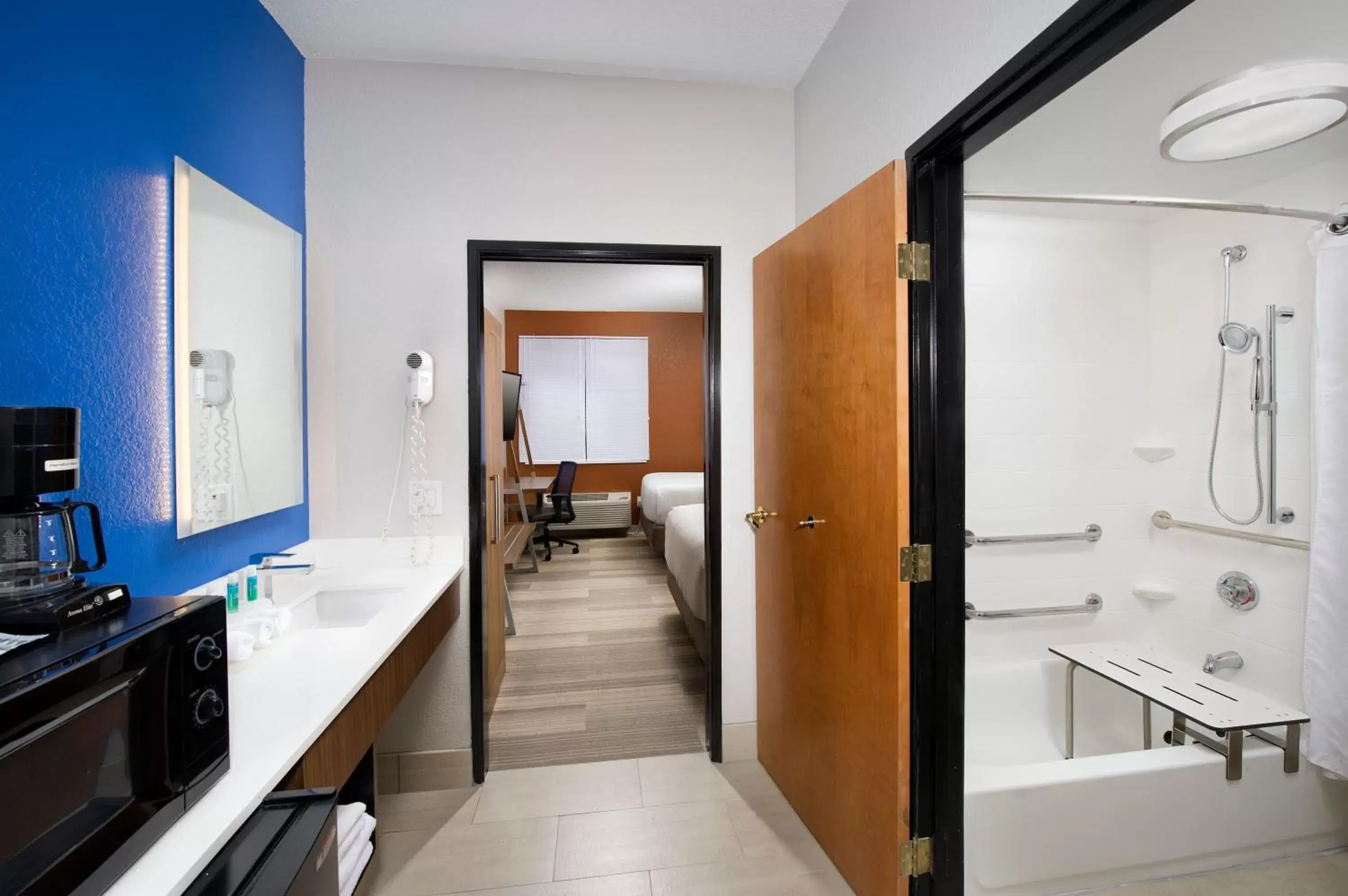 Bathroom in Holiday Inn Express & Suites San Antonio - Downtown Market Area, an IHG Hotel