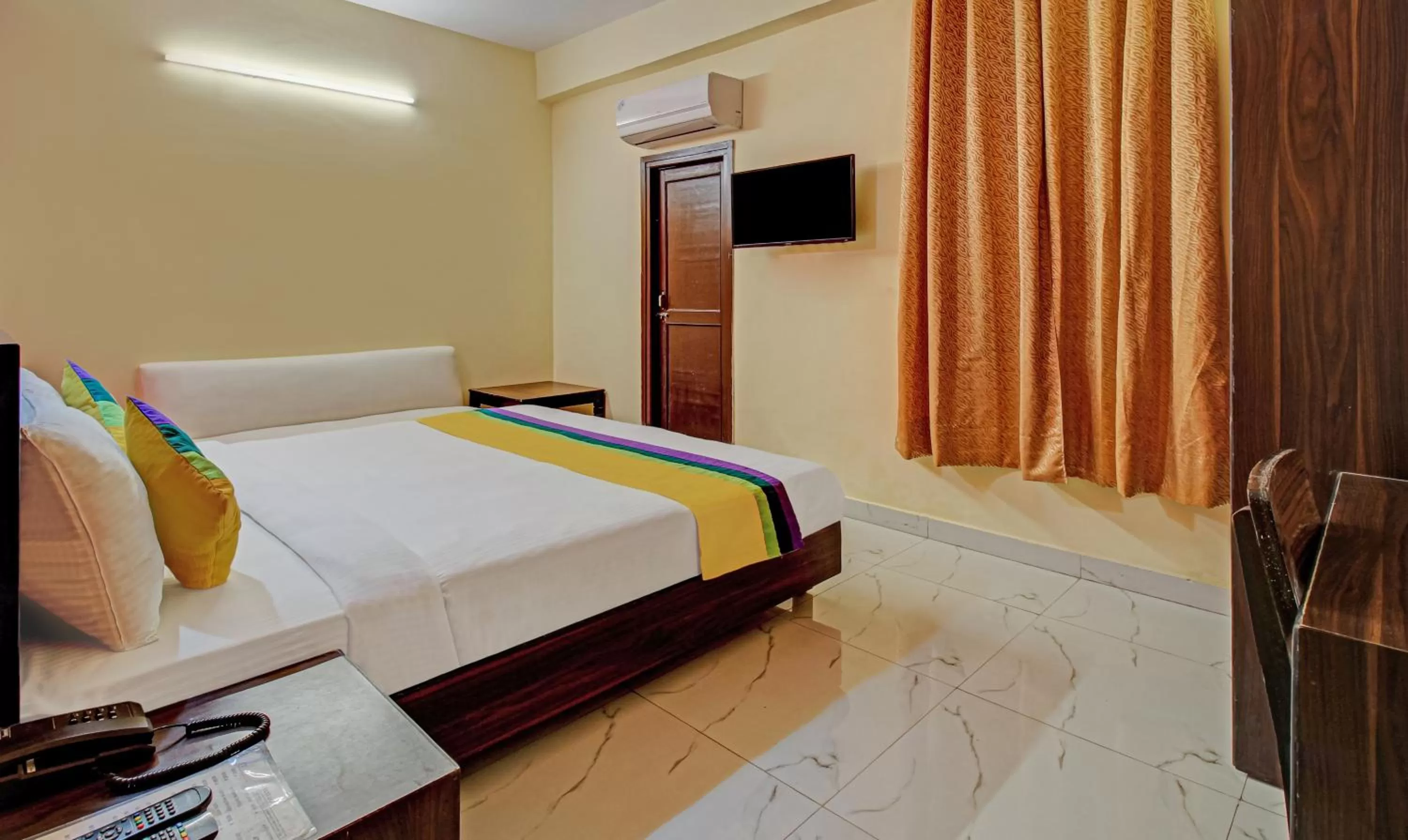 Bed in Itsy By Treebo - Royal Monarch