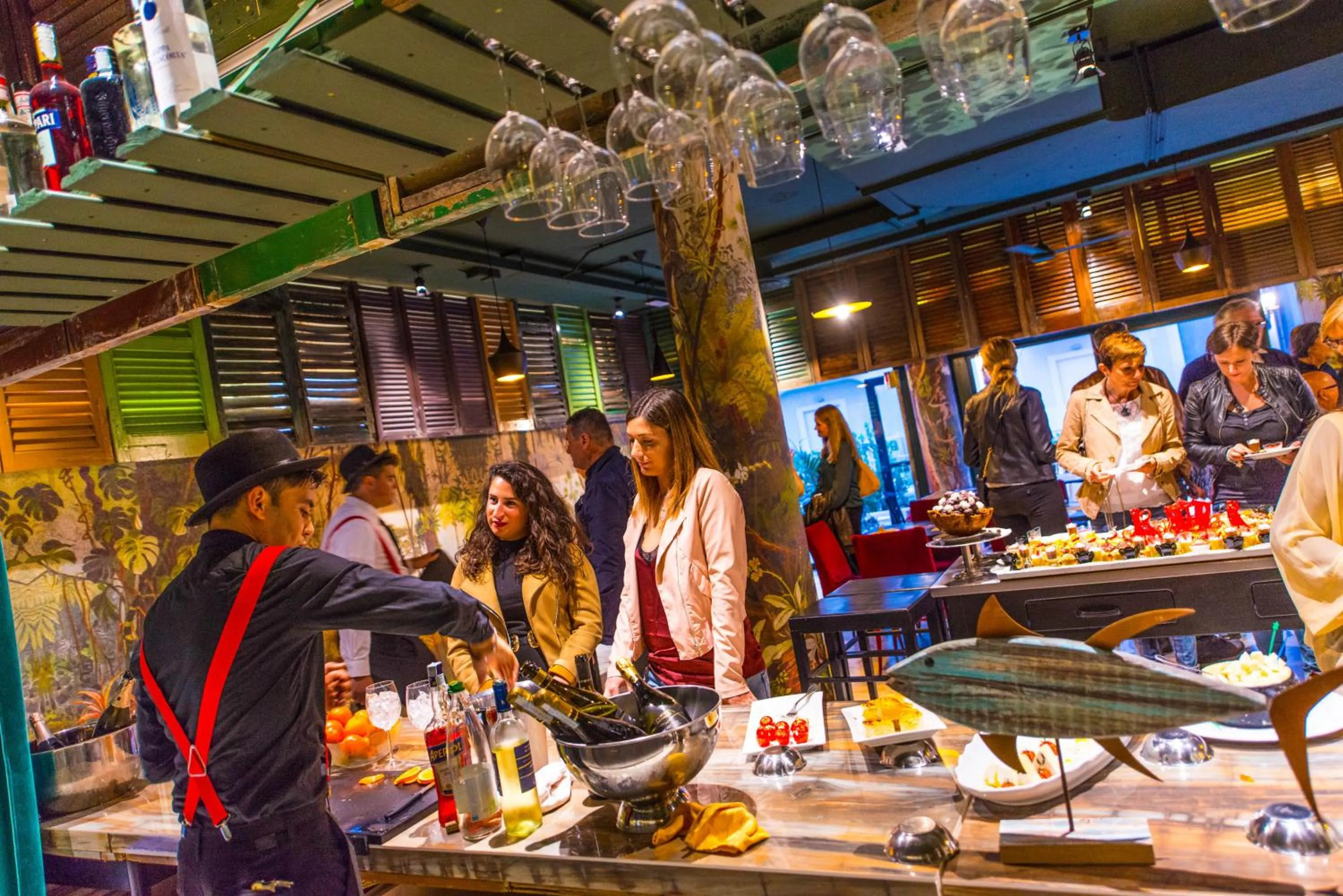 Restaurant/places to eat in Admiral Art Hotel