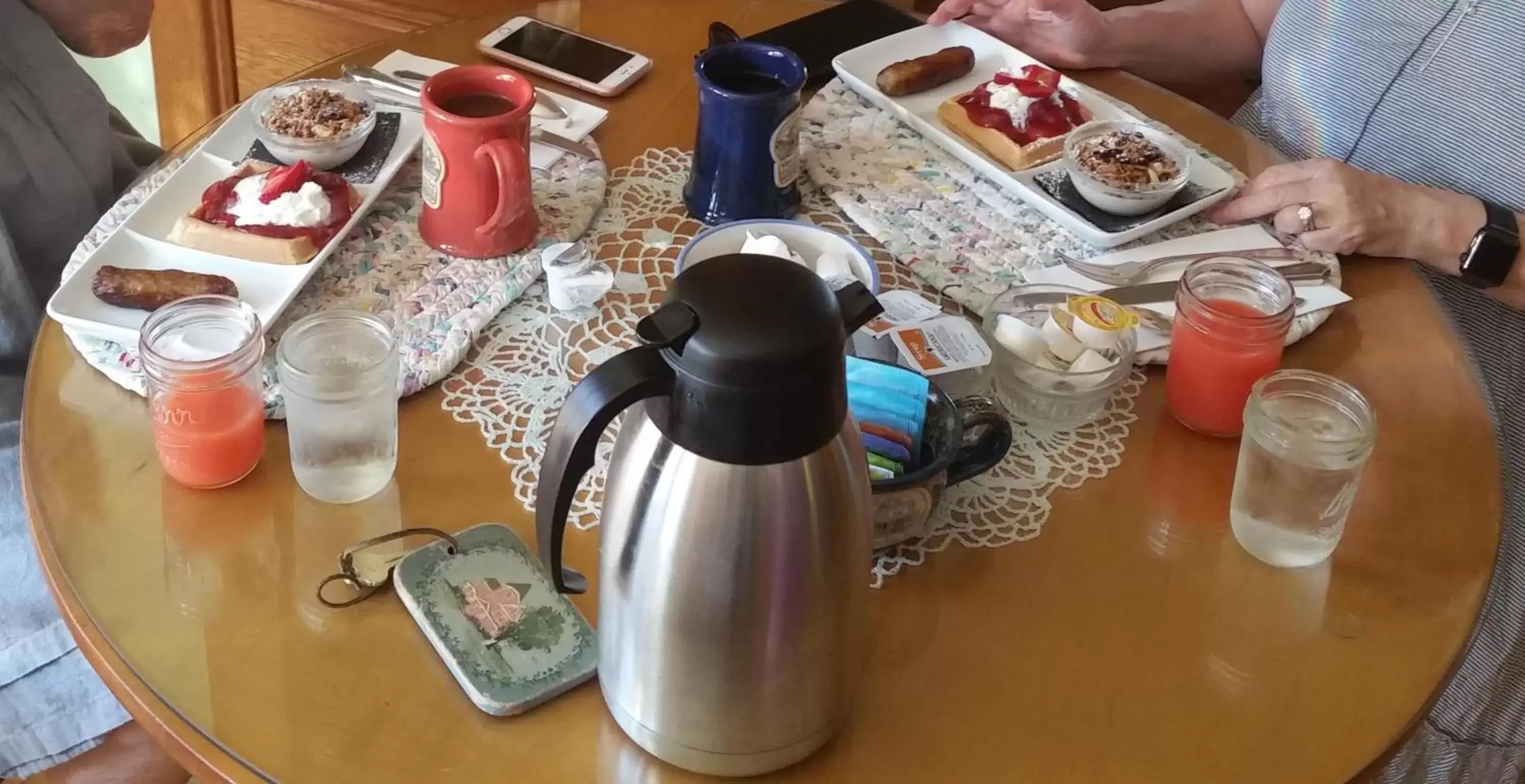 Breakfast in White Lace Inn Breakfast in White Lace Inn