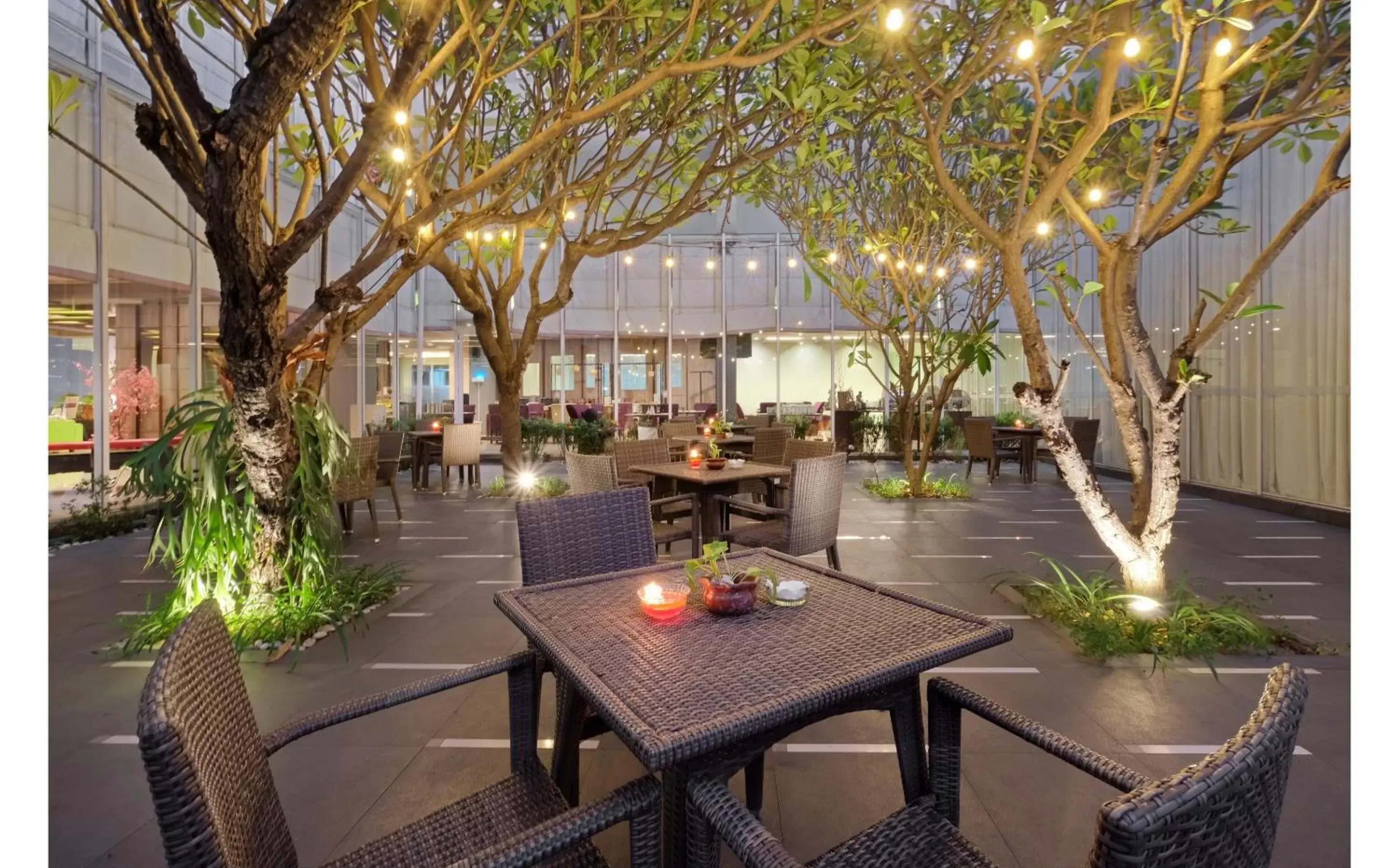 Restaurant/places to eat in Quest Hotel Simpang Lima - Semarang by ASTON Restaurant/places to eat in Quest Hotel Simpang Lima - Semarang by ASTON