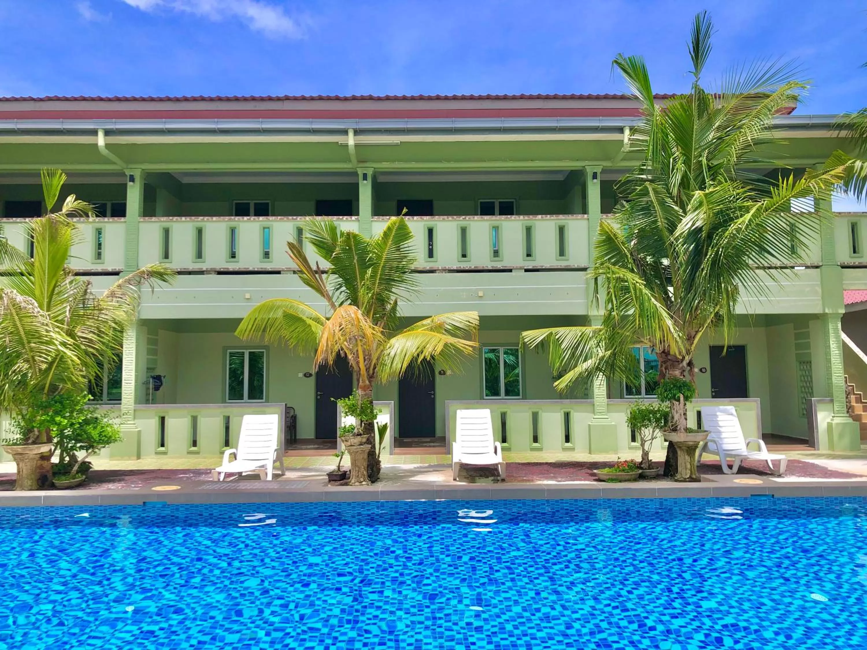 Swimming pool in Cenang Room Rahsia Motel