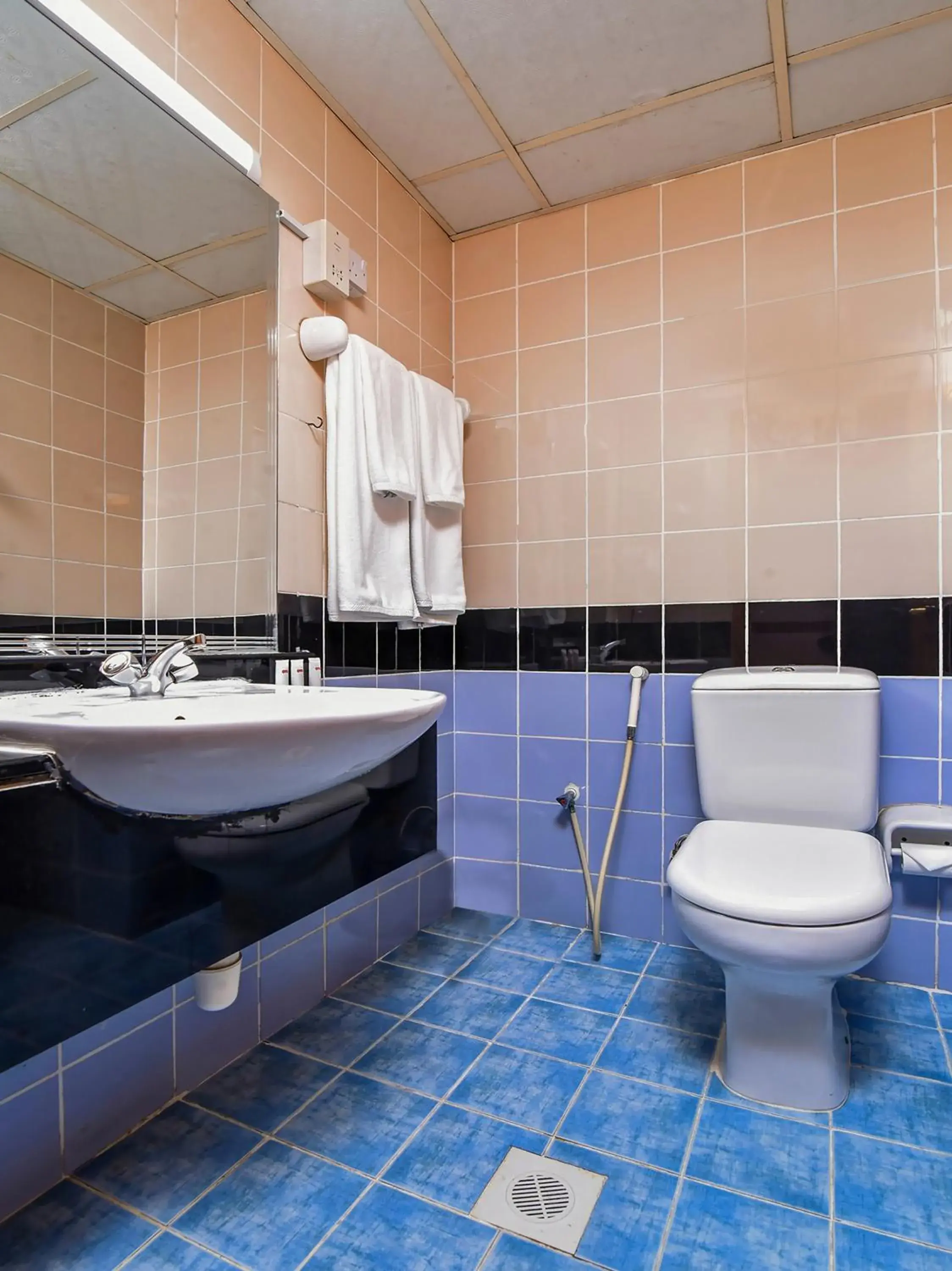 Bathroom in San Marino Hotel