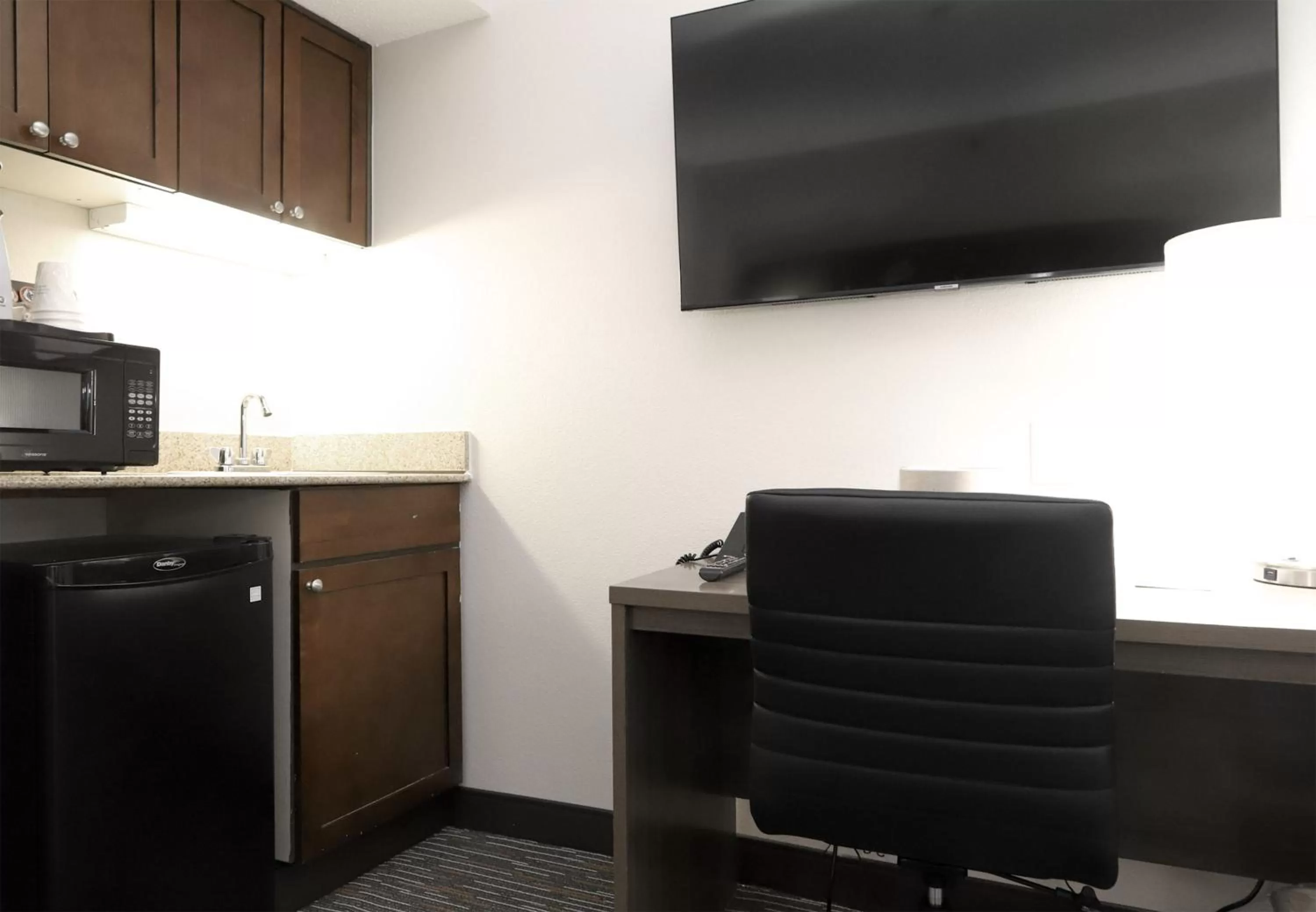 TV and multimedia in Wingate by Wyndham Jackson Ridgeland