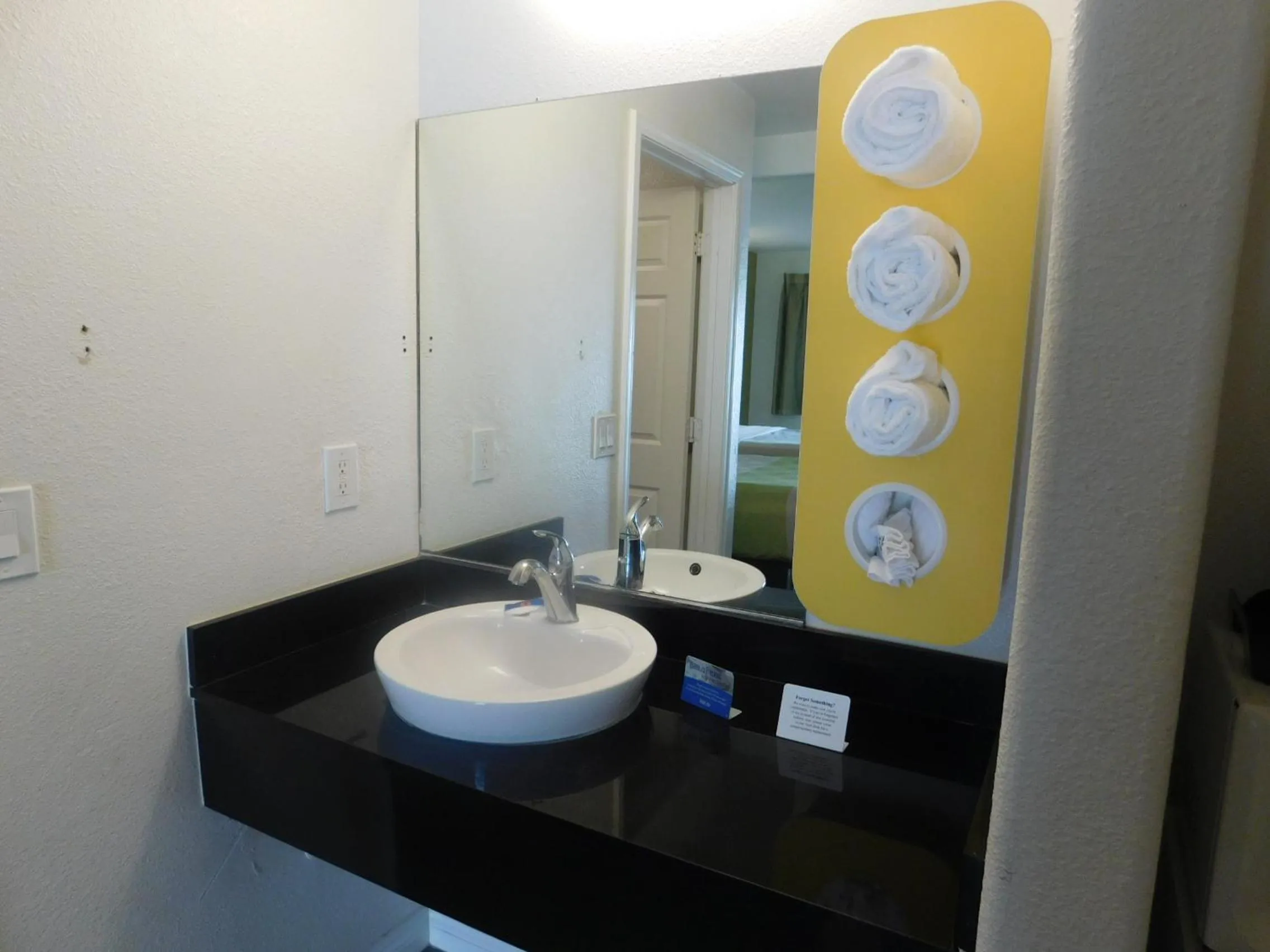 Bathroom in Fisherman's Cove Inn